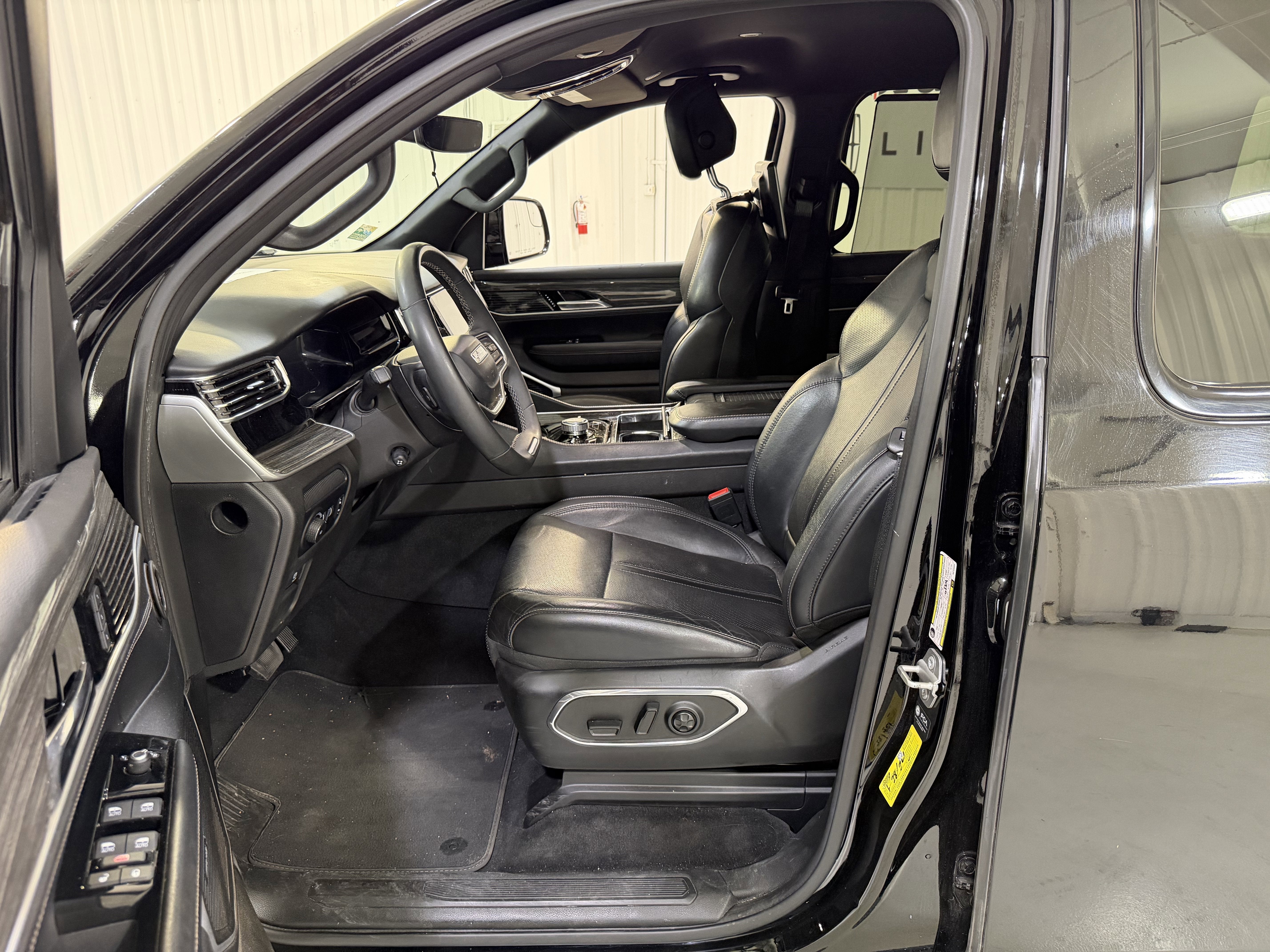 2022 Jeep Wagoneer Series III