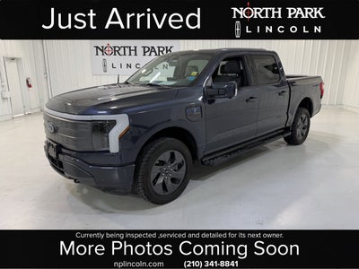 2022 Ford F-150 Lightning Base