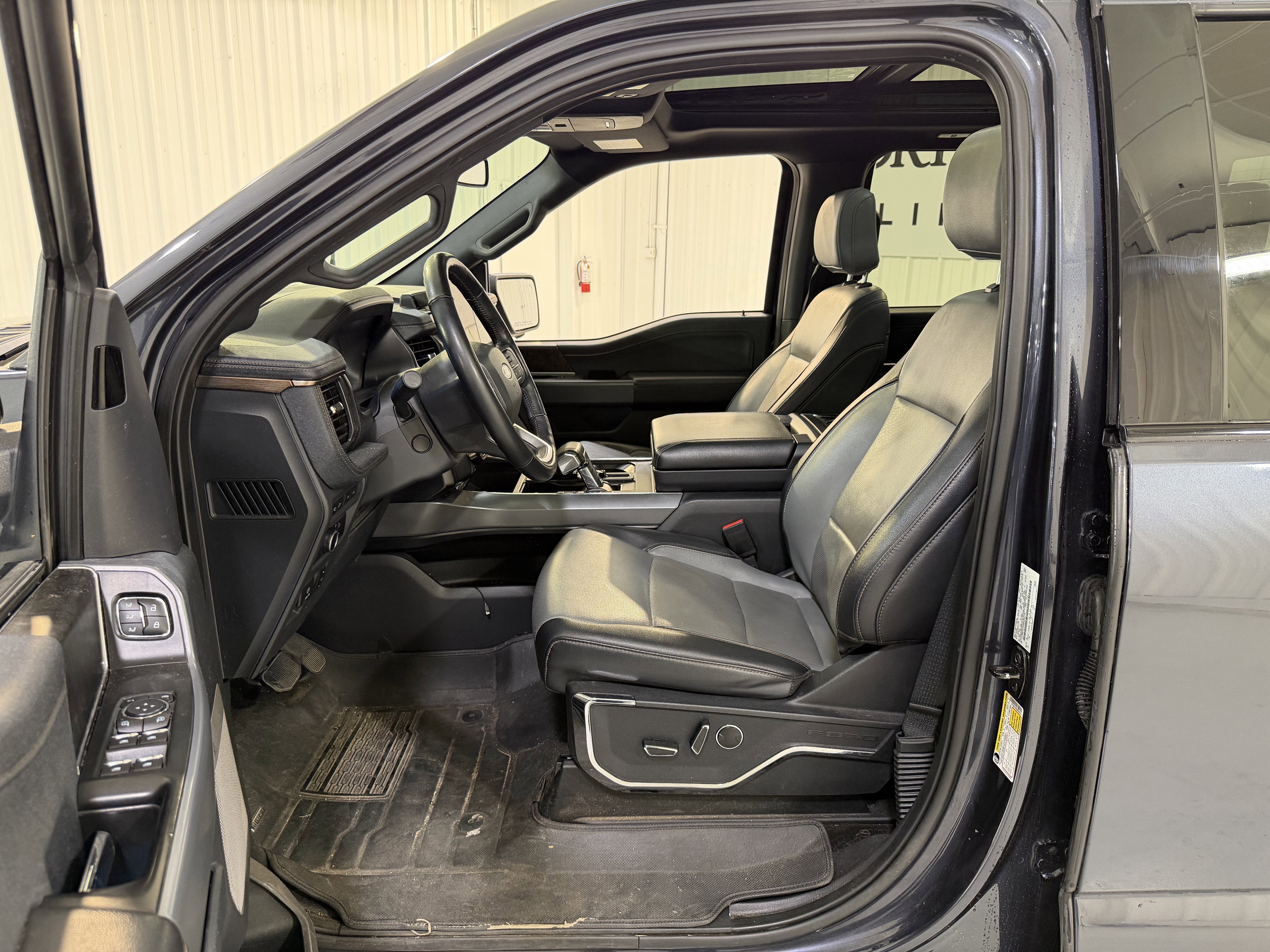 2022 Ford F-150 Lightning Base