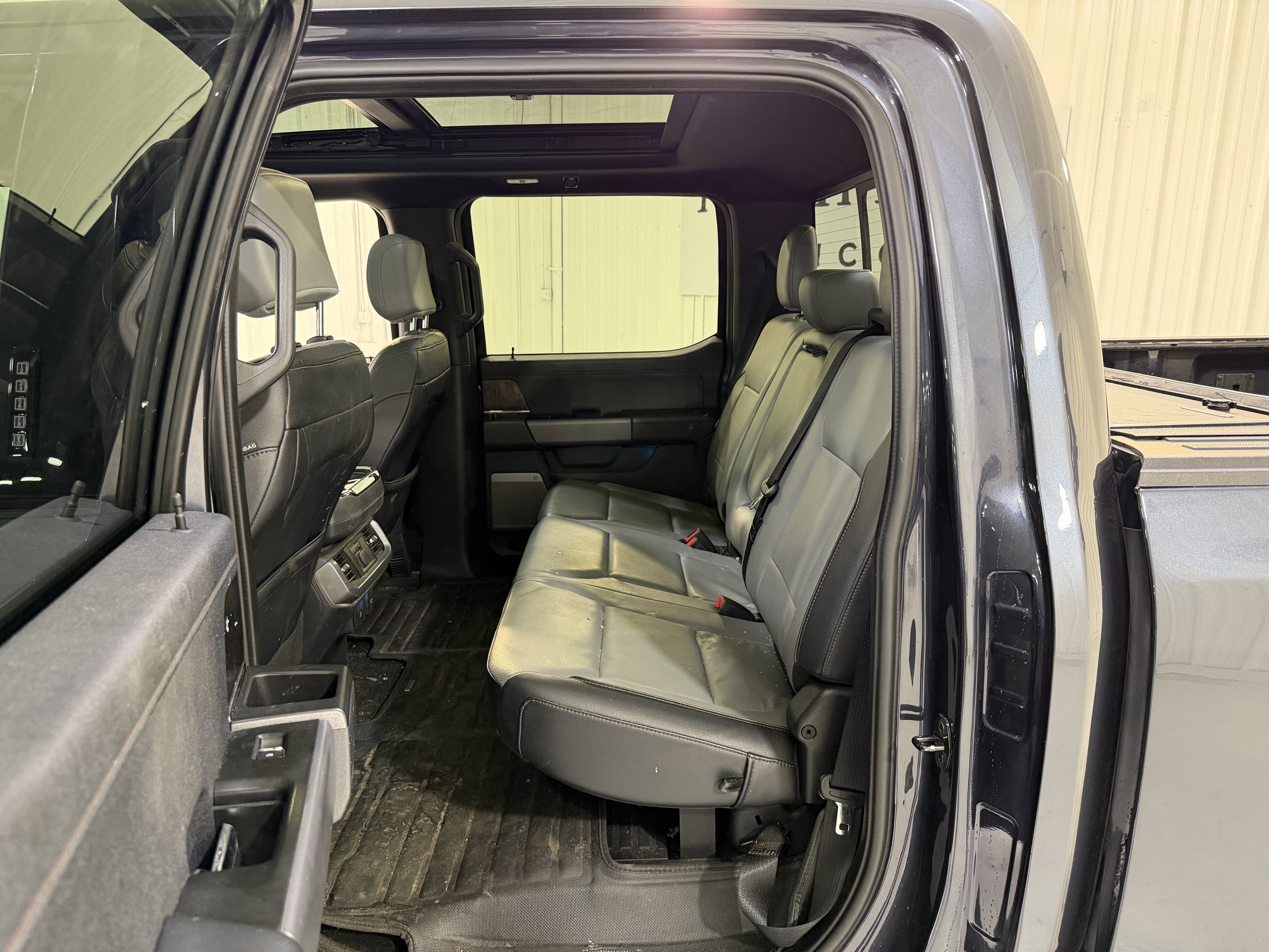 2022 Ford F-150 Lightning Base