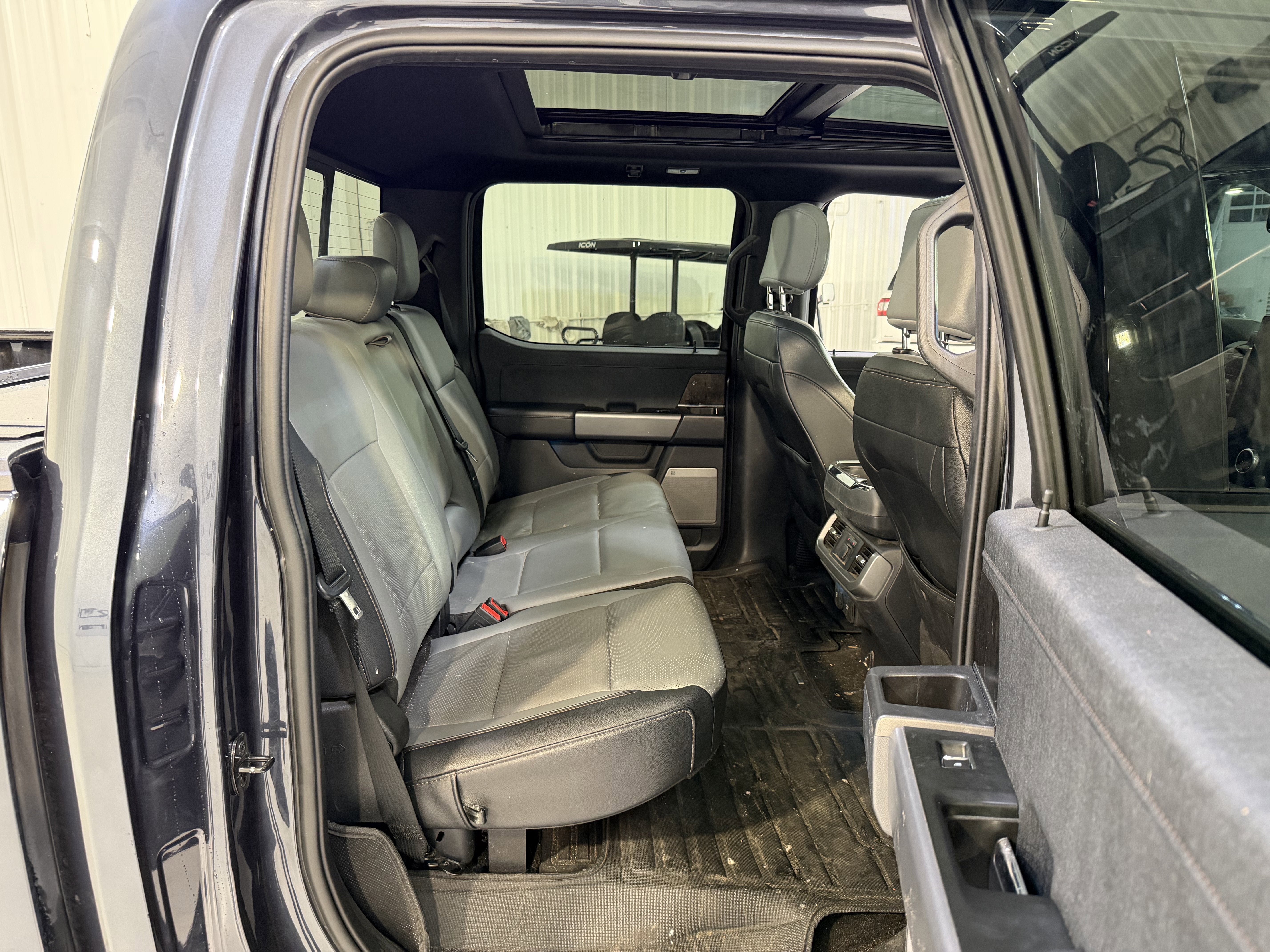 2022 Ford F-150 Lightning Base