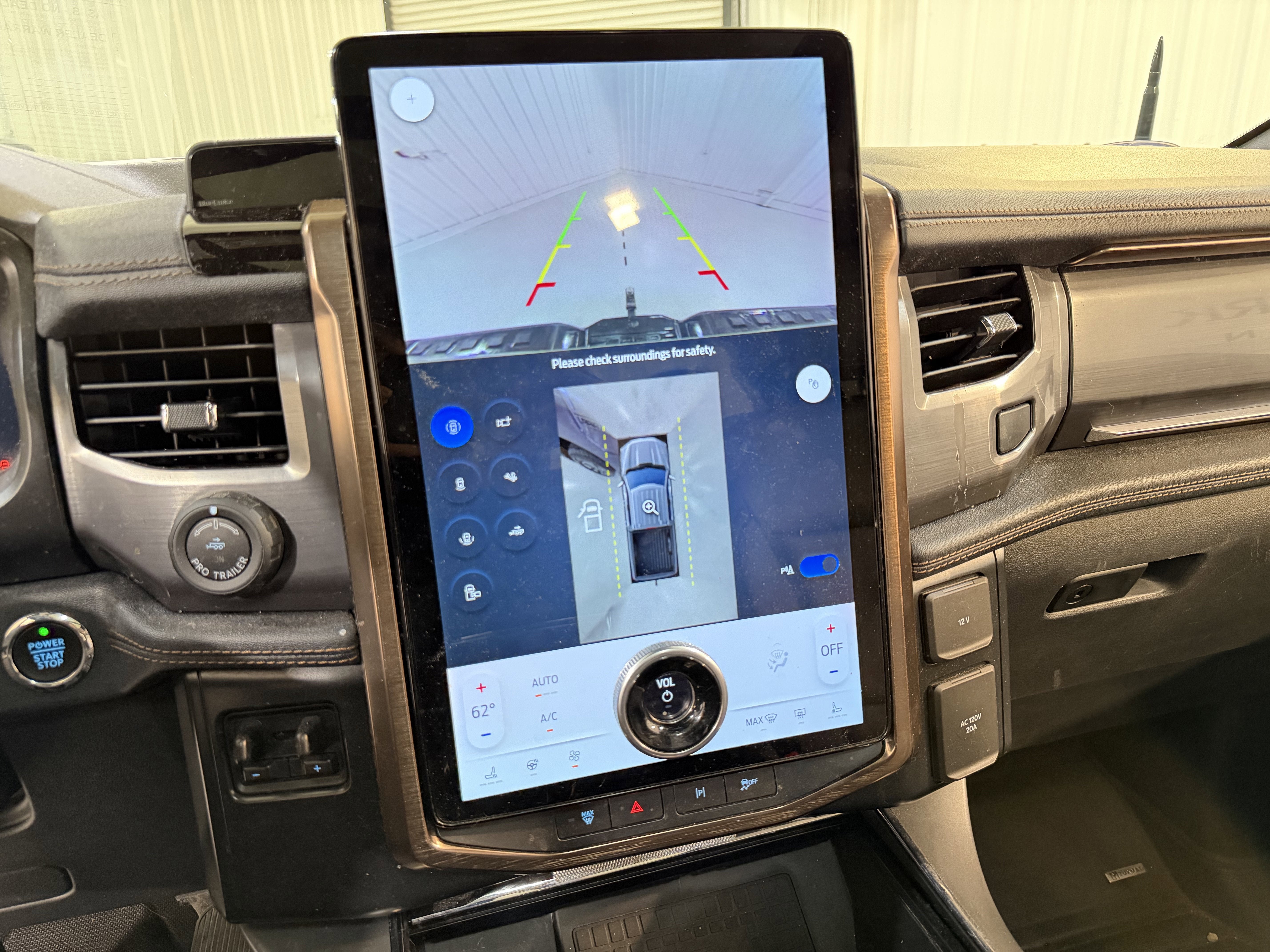 2022 Ford F-150 Lightning Base