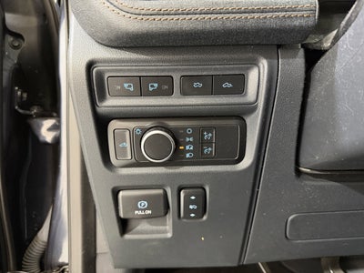 2022 Ford F-150 Lightning Base