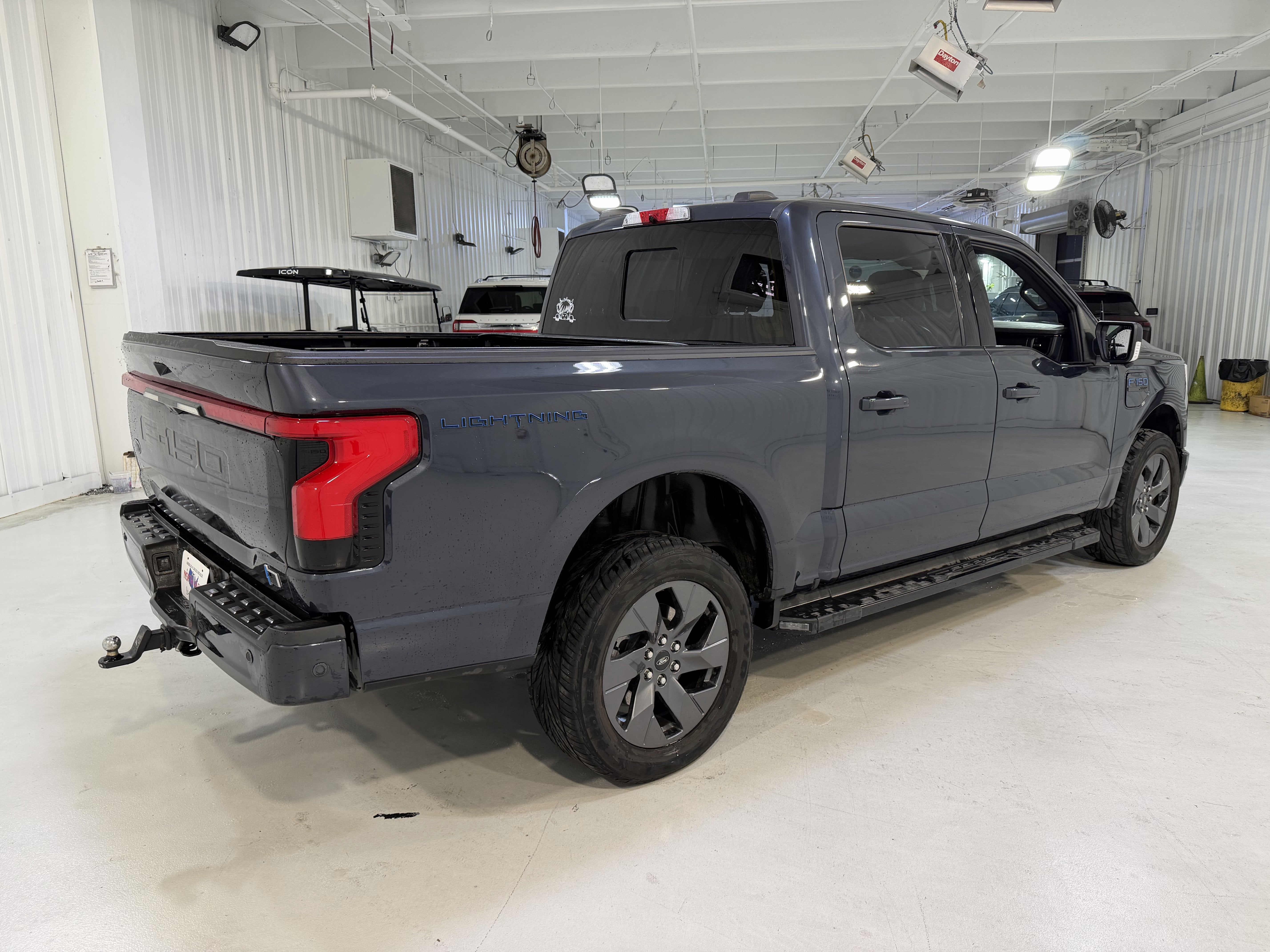 2022 Ford F-150 Lightning Base