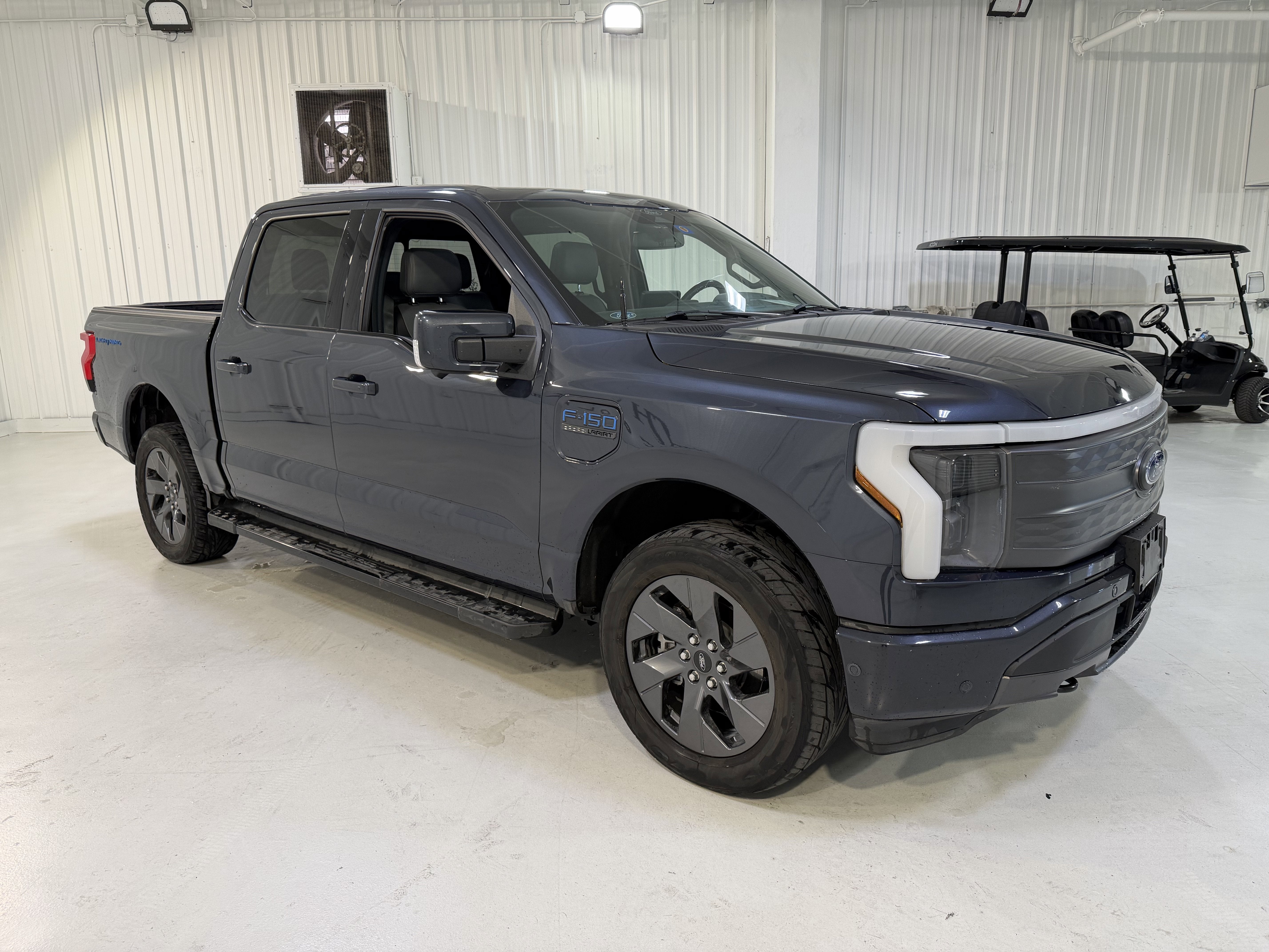 2022 Ford F-150 Lightning Base