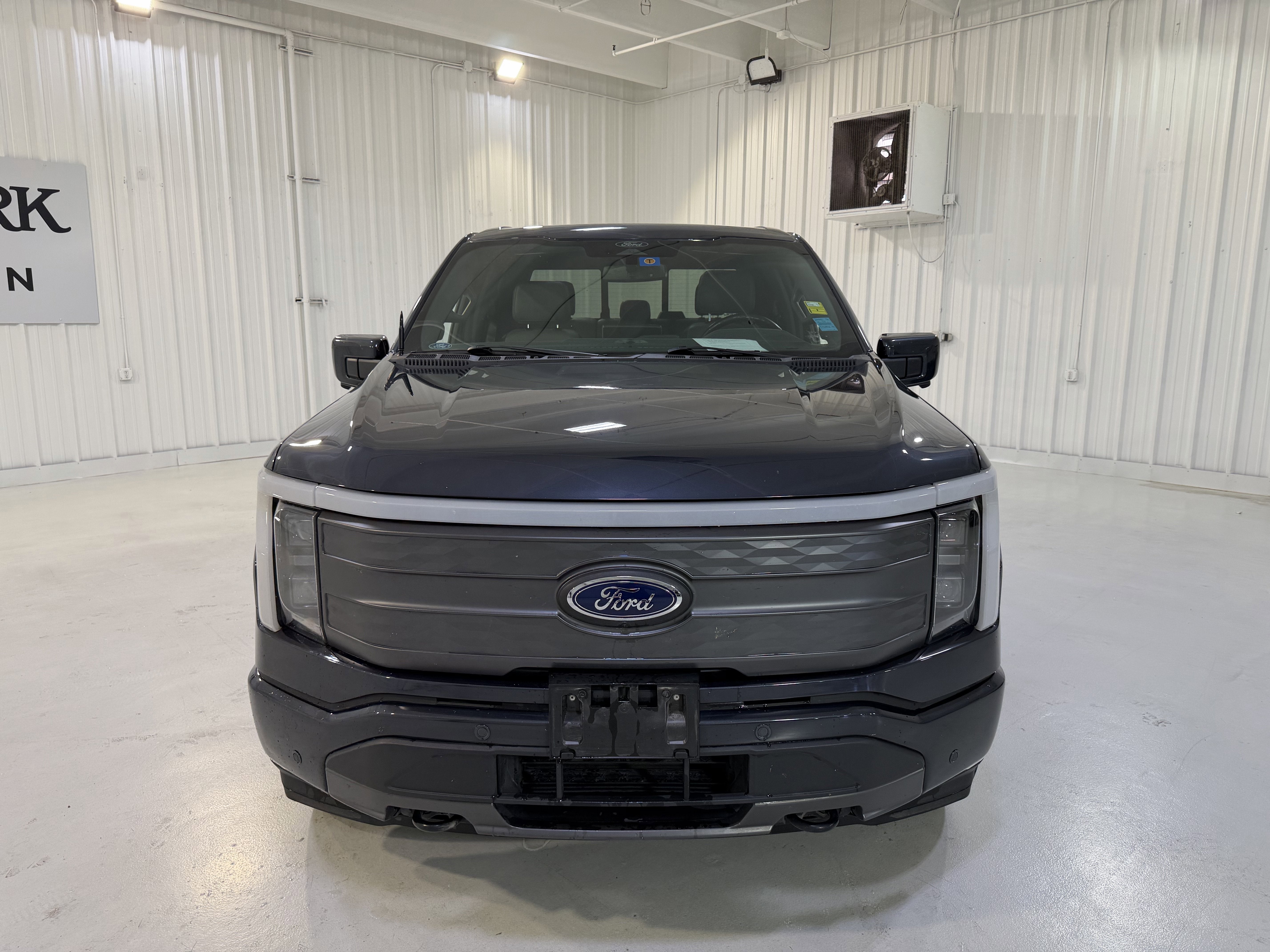 2022 Ford F-150 Lightning Base