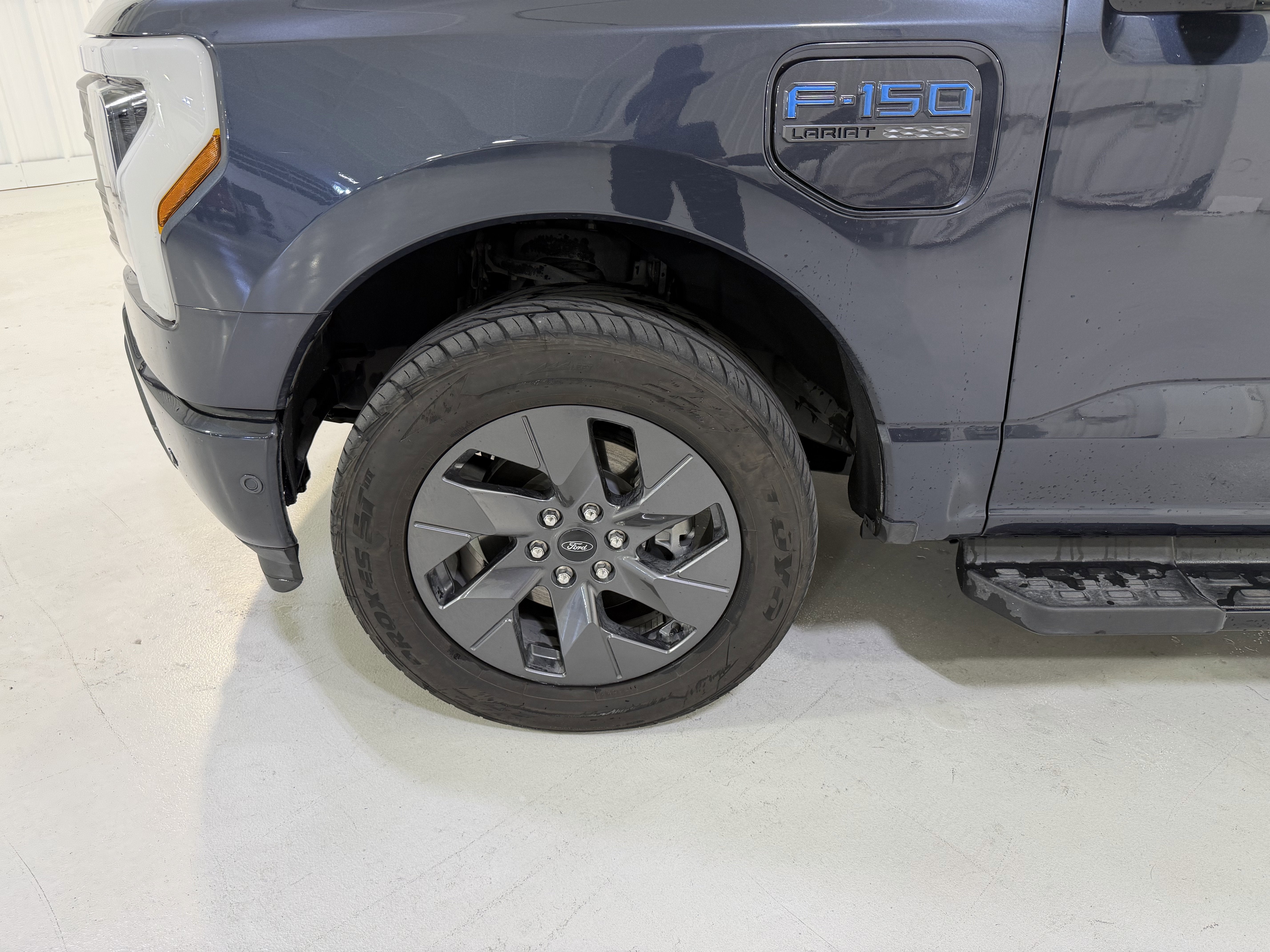 2022 Ford F-150 Lightning Base