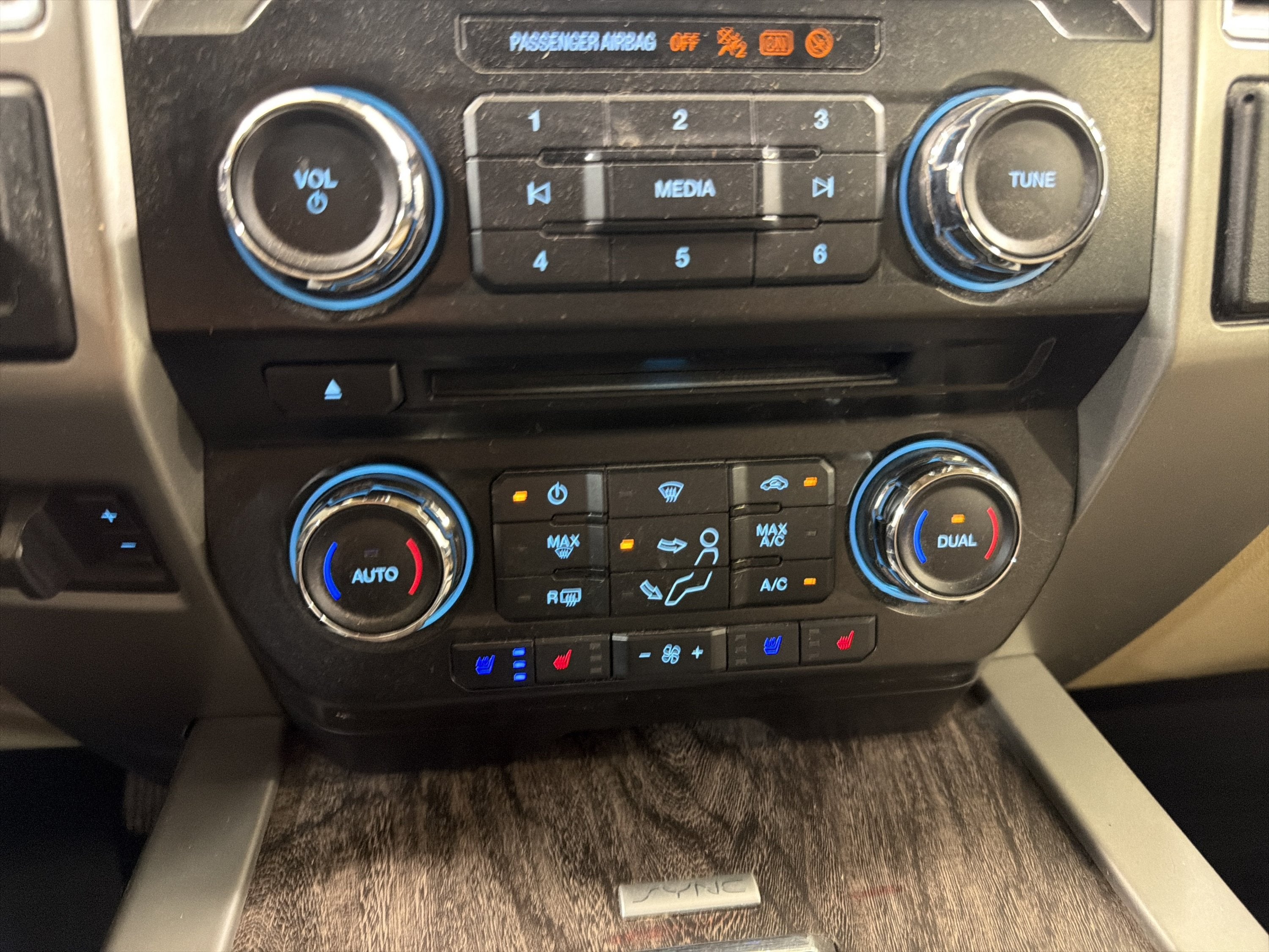 2017 Ford Super Duty F-350 SRW Lariat