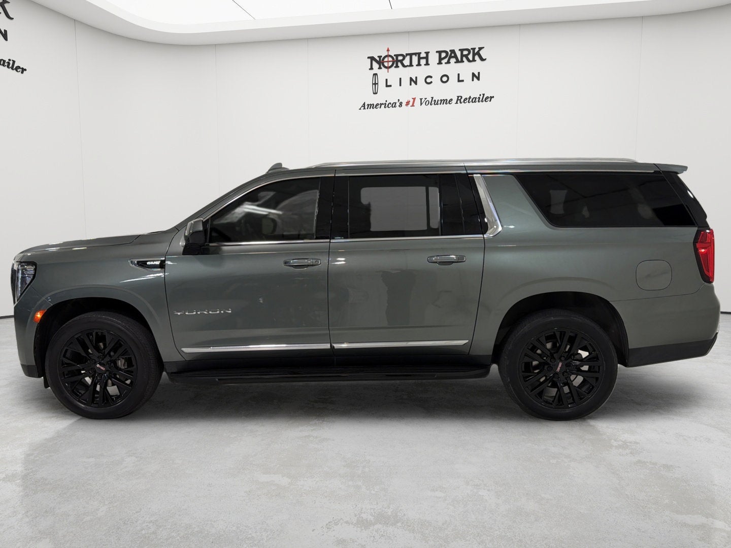 2023 GMC Yukon XL SLT