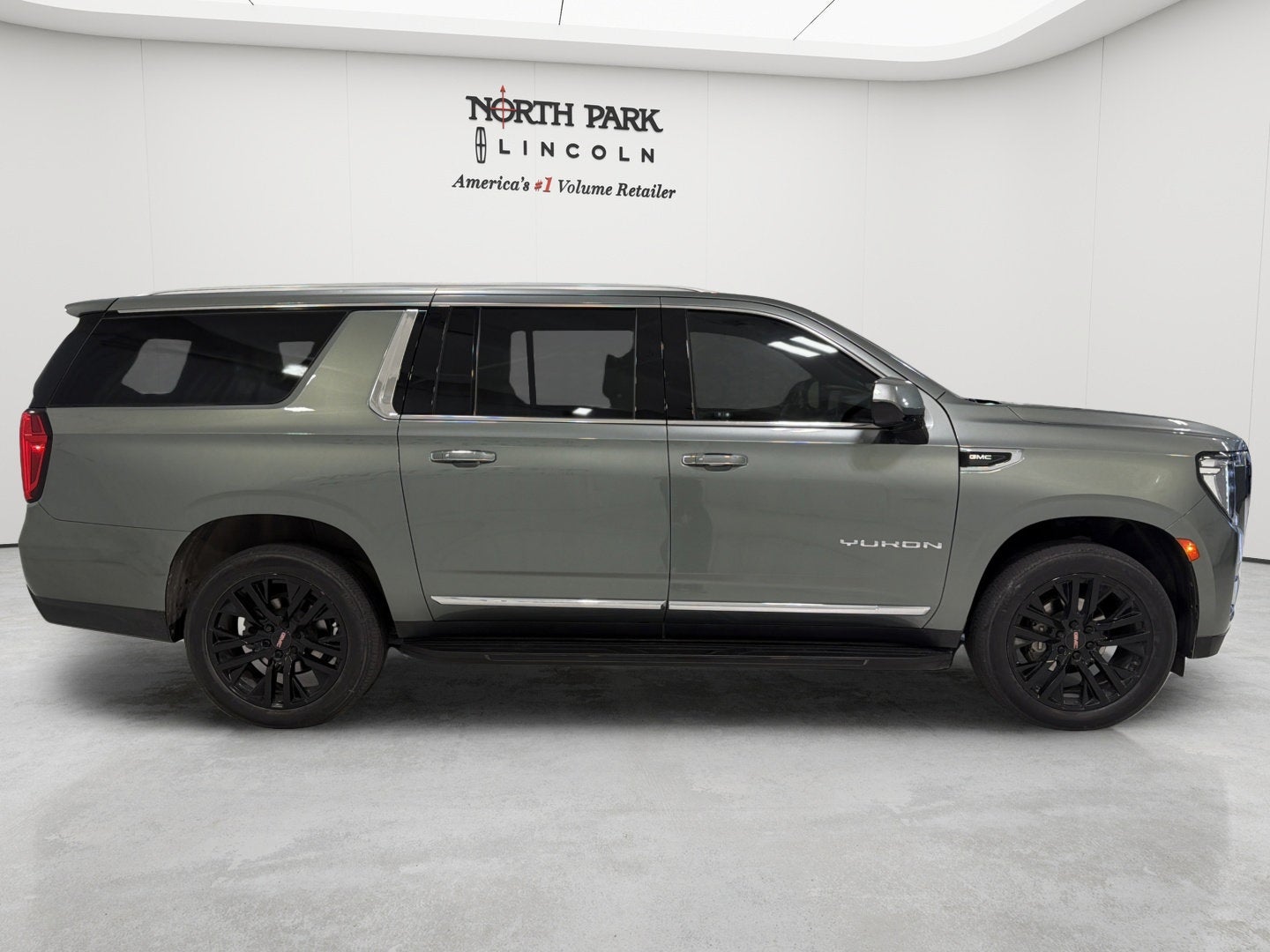 2023 GMC Yukon XL SLT