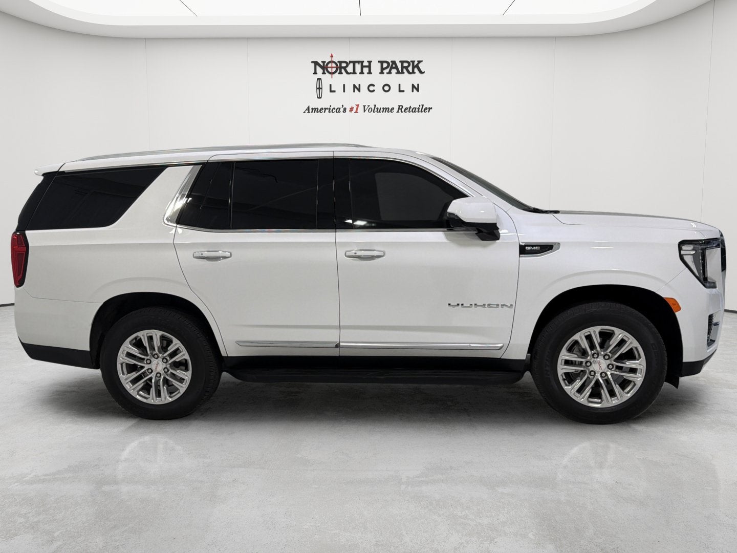 2023 GMC Yukon SLT
