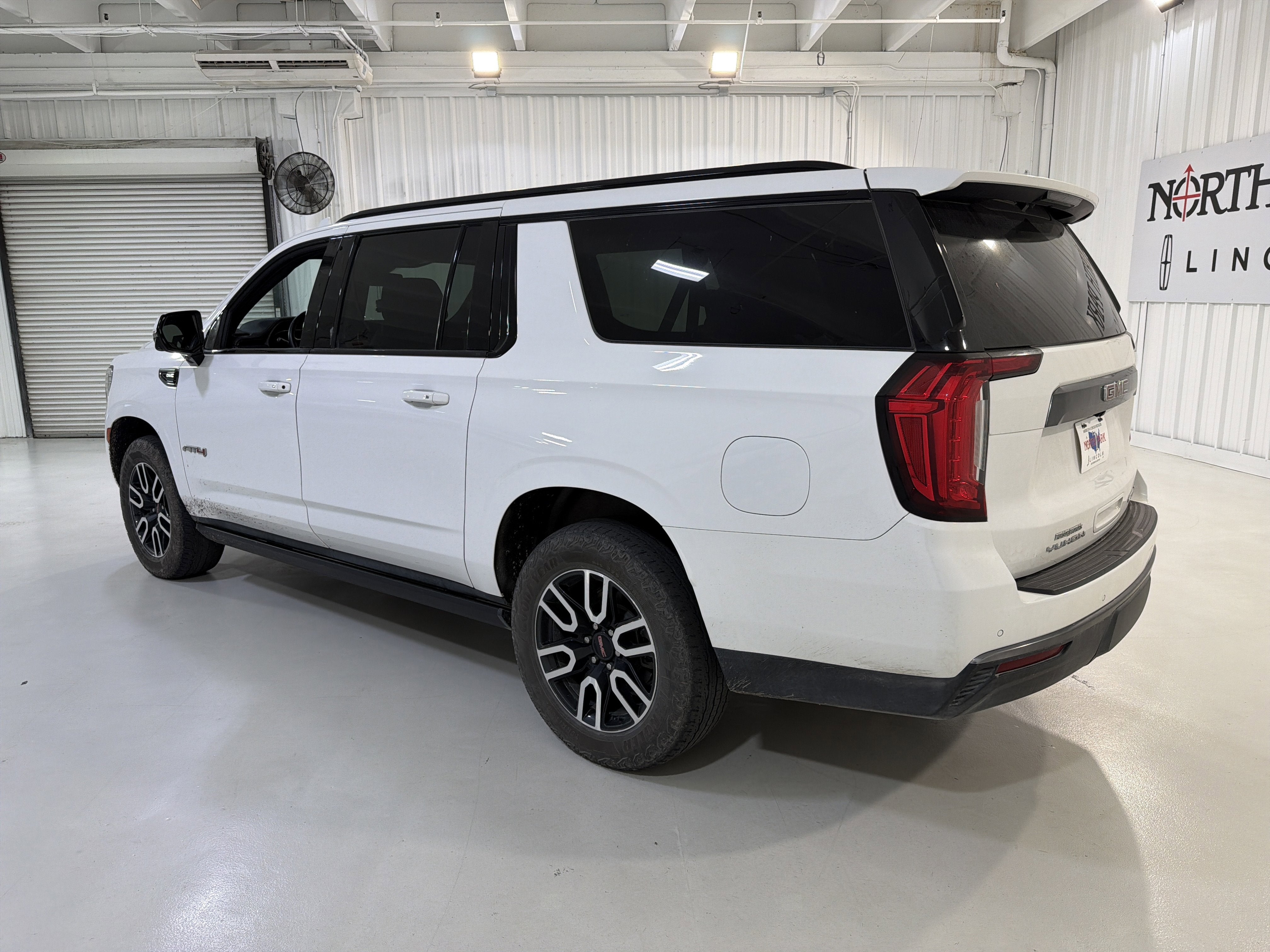 2023 GMC Yukon XL AT4