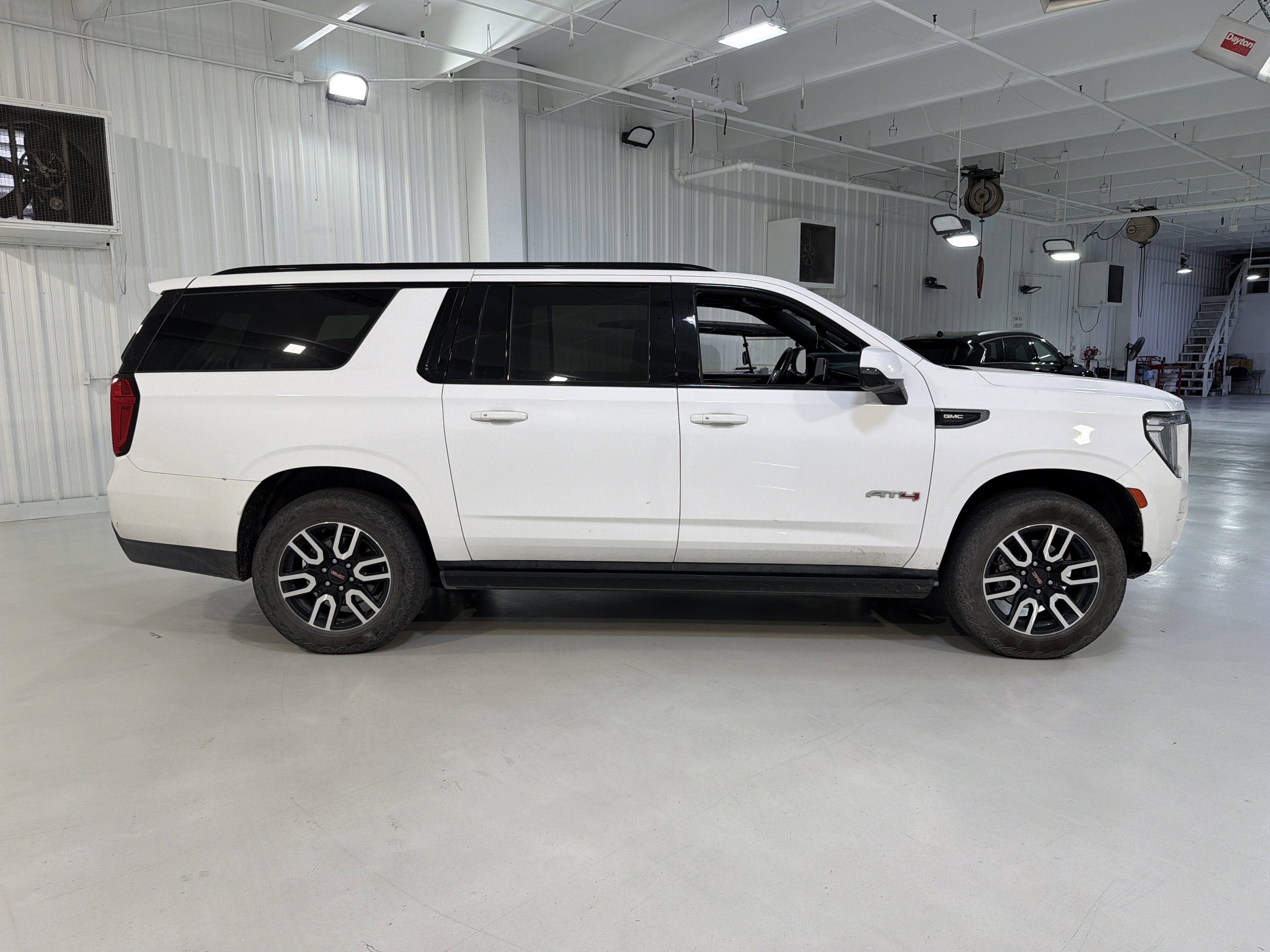 2023 GMC Yukon XL AT4
