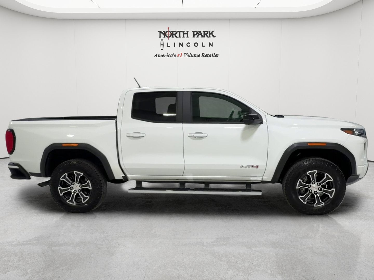 2024 GMC Canyon 4WD AT4