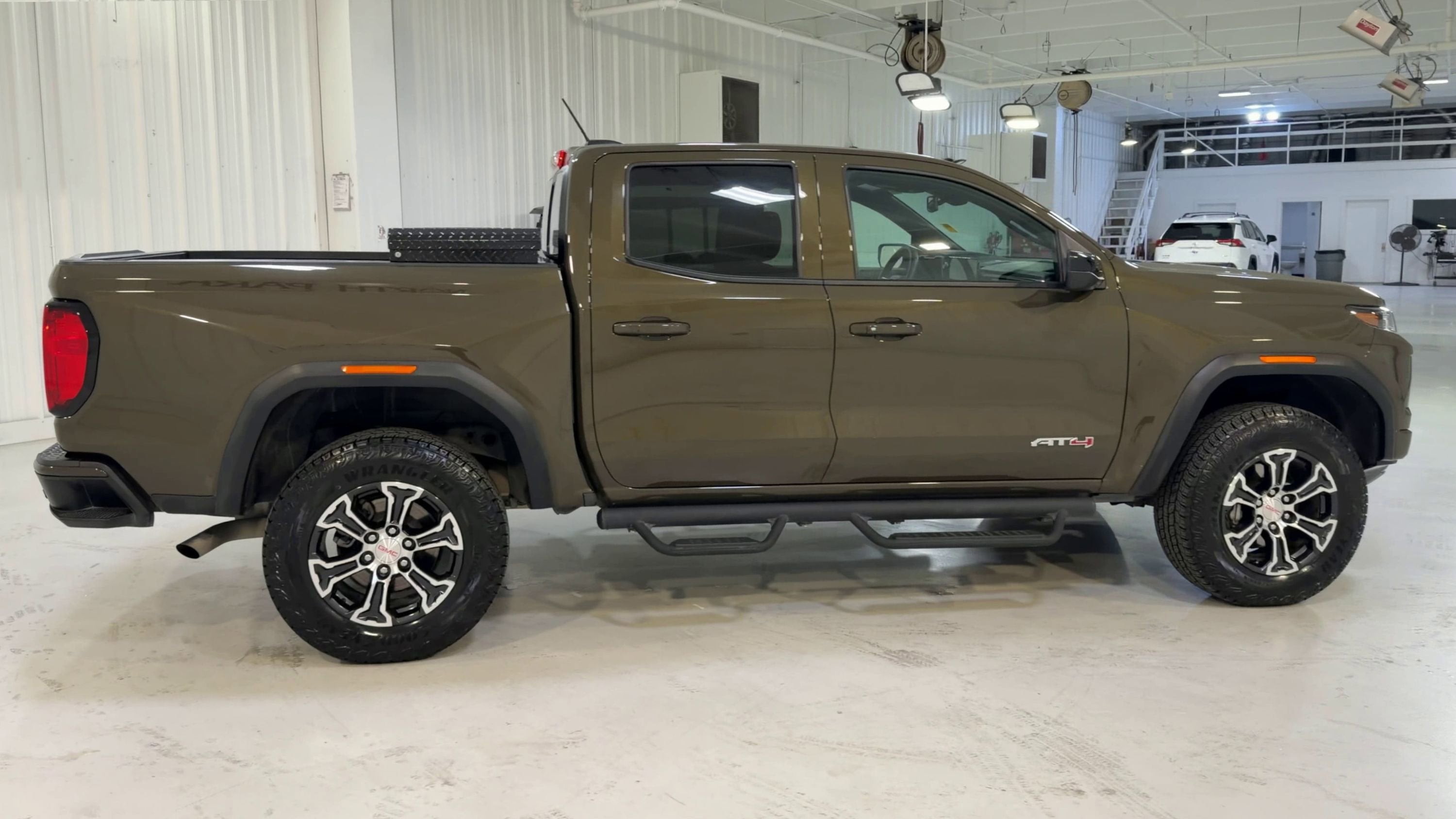 2023 GMC Canyon 4WD AT4