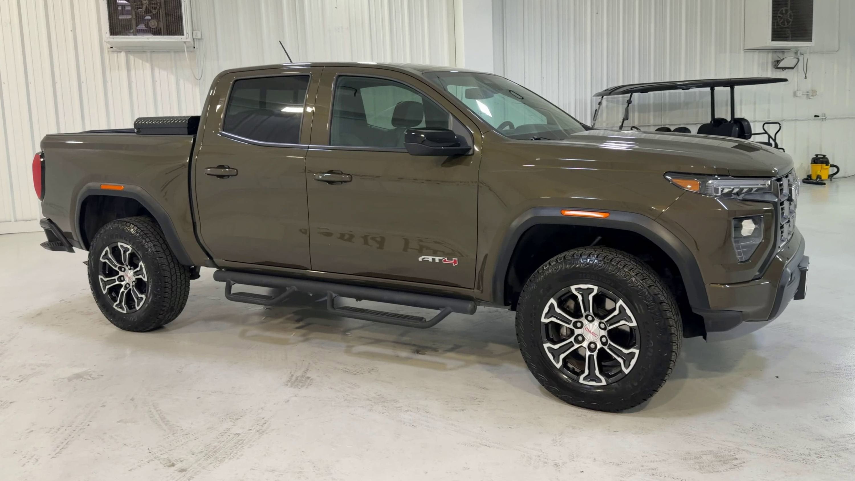 2023 GMC Canyon 4WD AT4