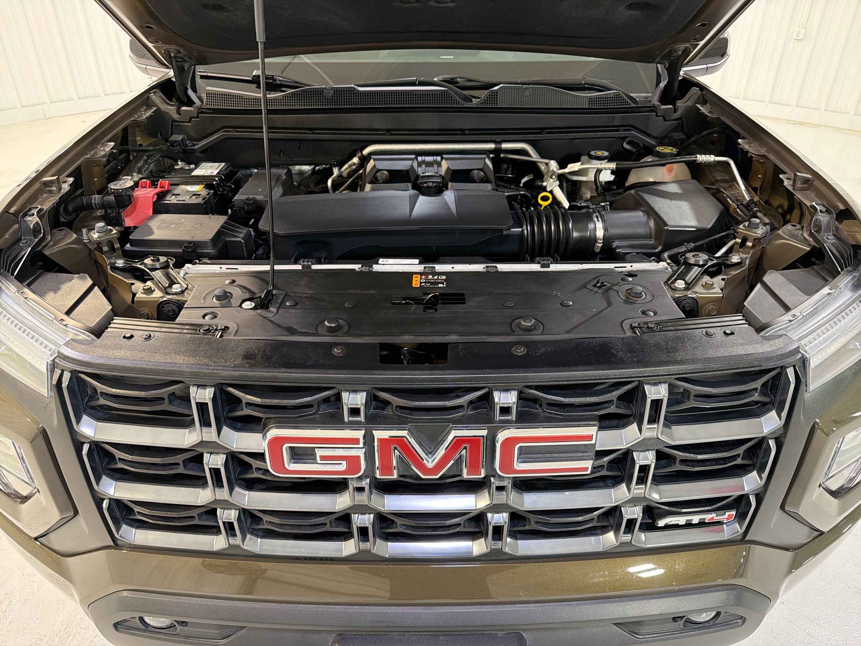2023 GMC Canyon 4WD AT4