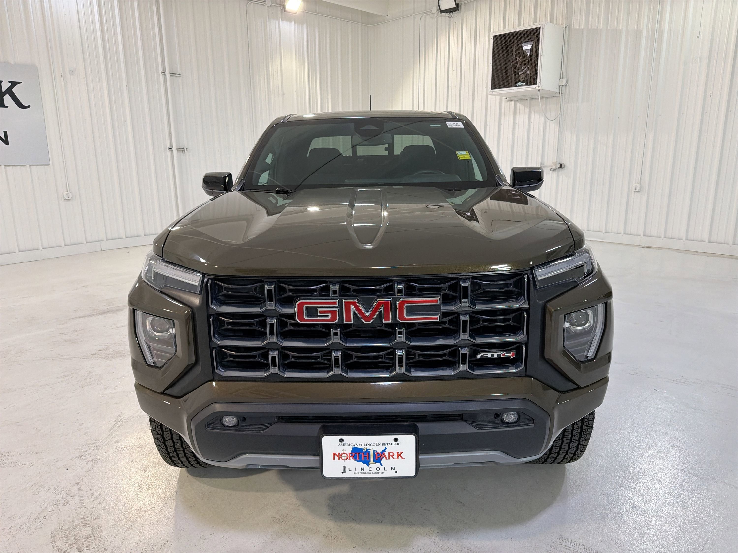 2023 GMC Canyon 4WD AT4
