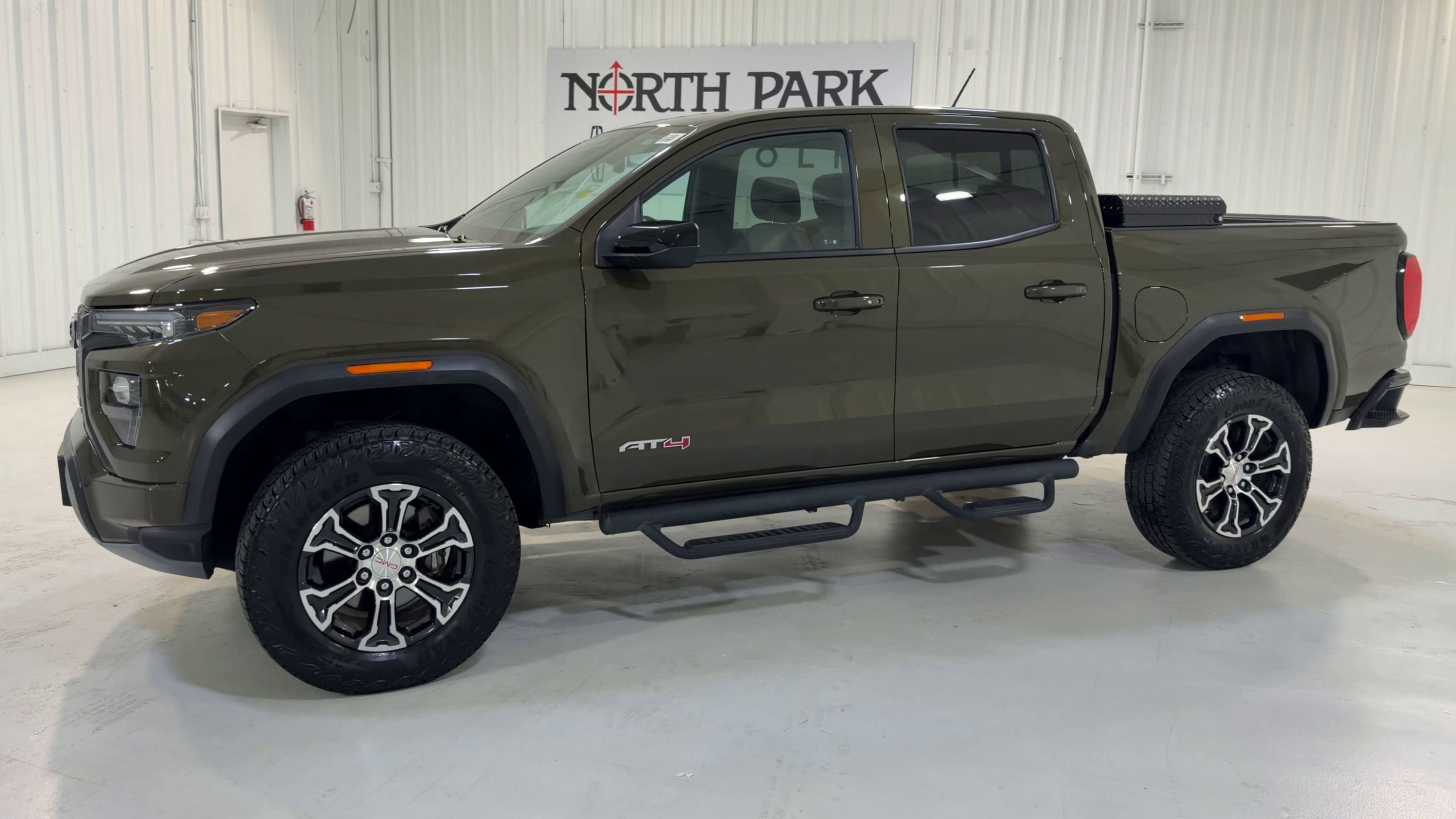 2023 GMC Canyon 4WD AT4