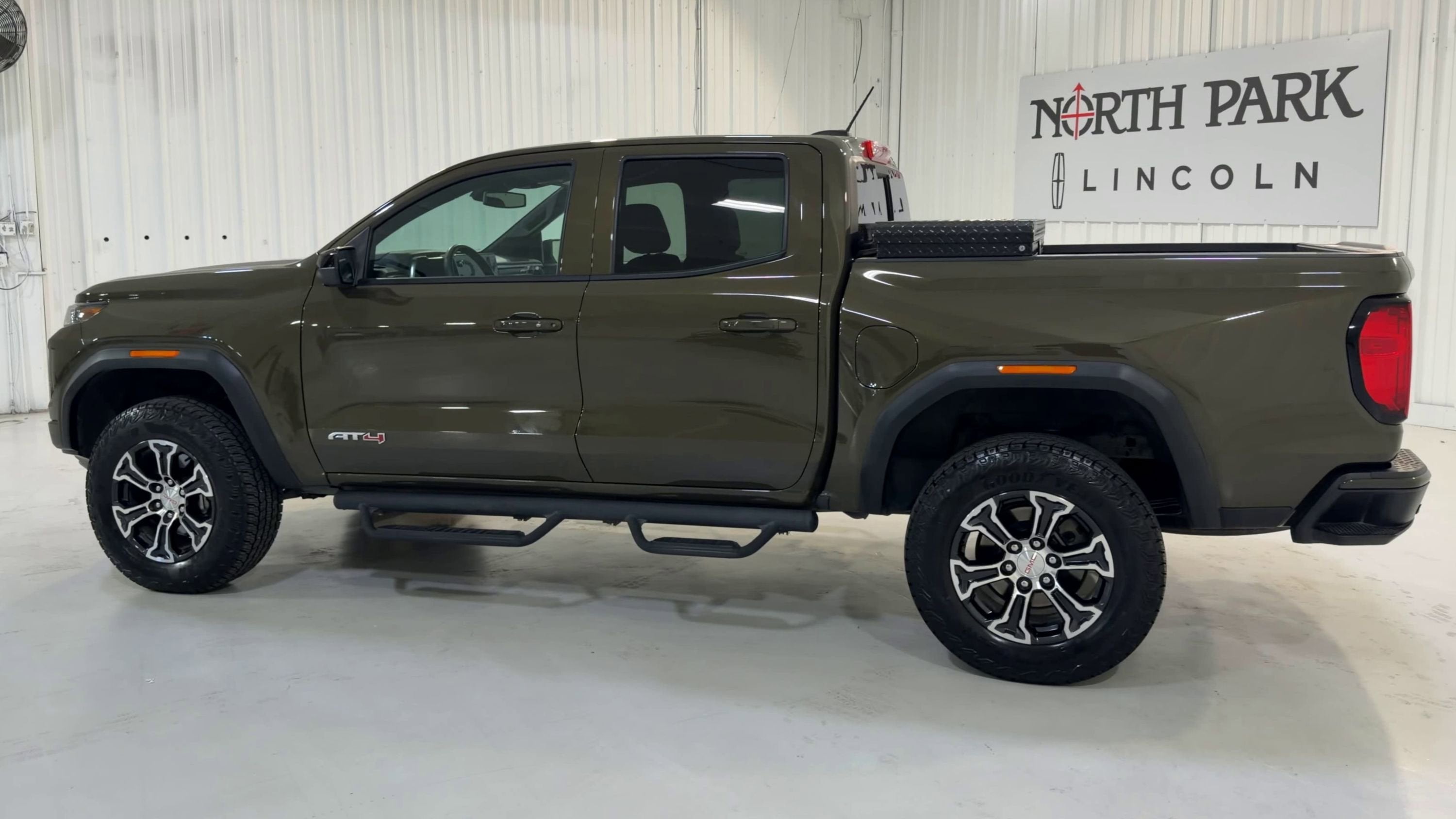 2023 GMC Canyon 4WD AT4