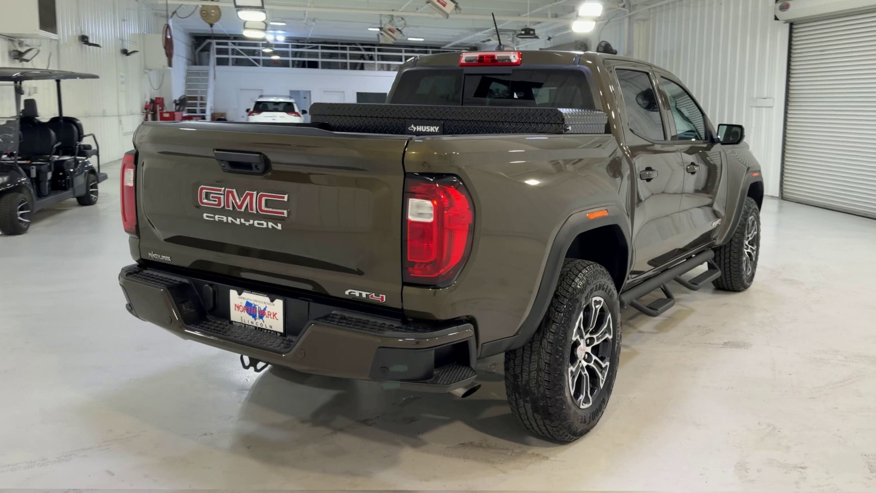 2023 GMC Canyon 4WD AT4