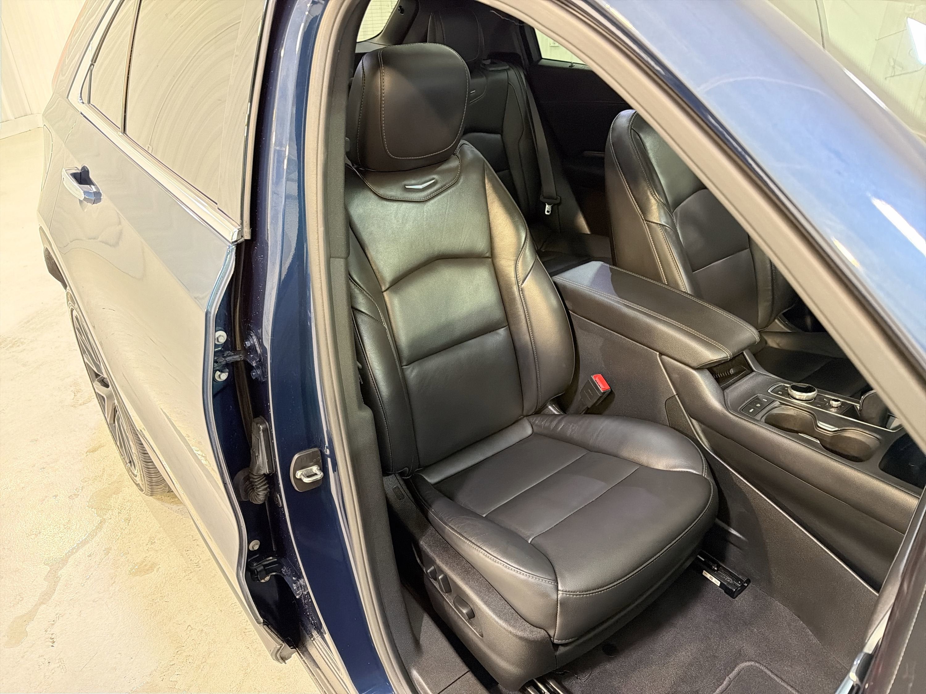 2022 Cadillac XT4 AWD Luxury