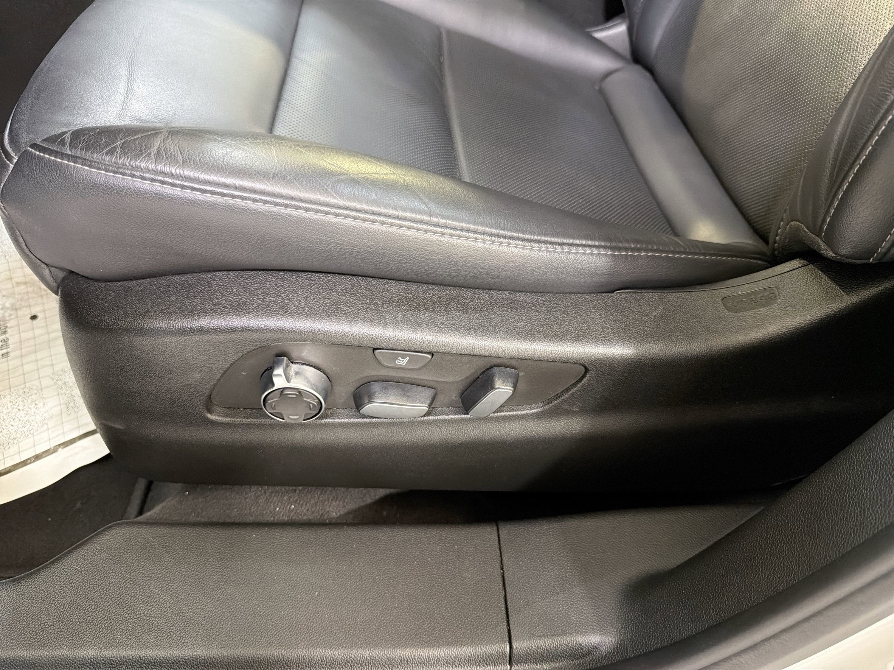 2023 Cadillac XT4 FWD Premium Luxury