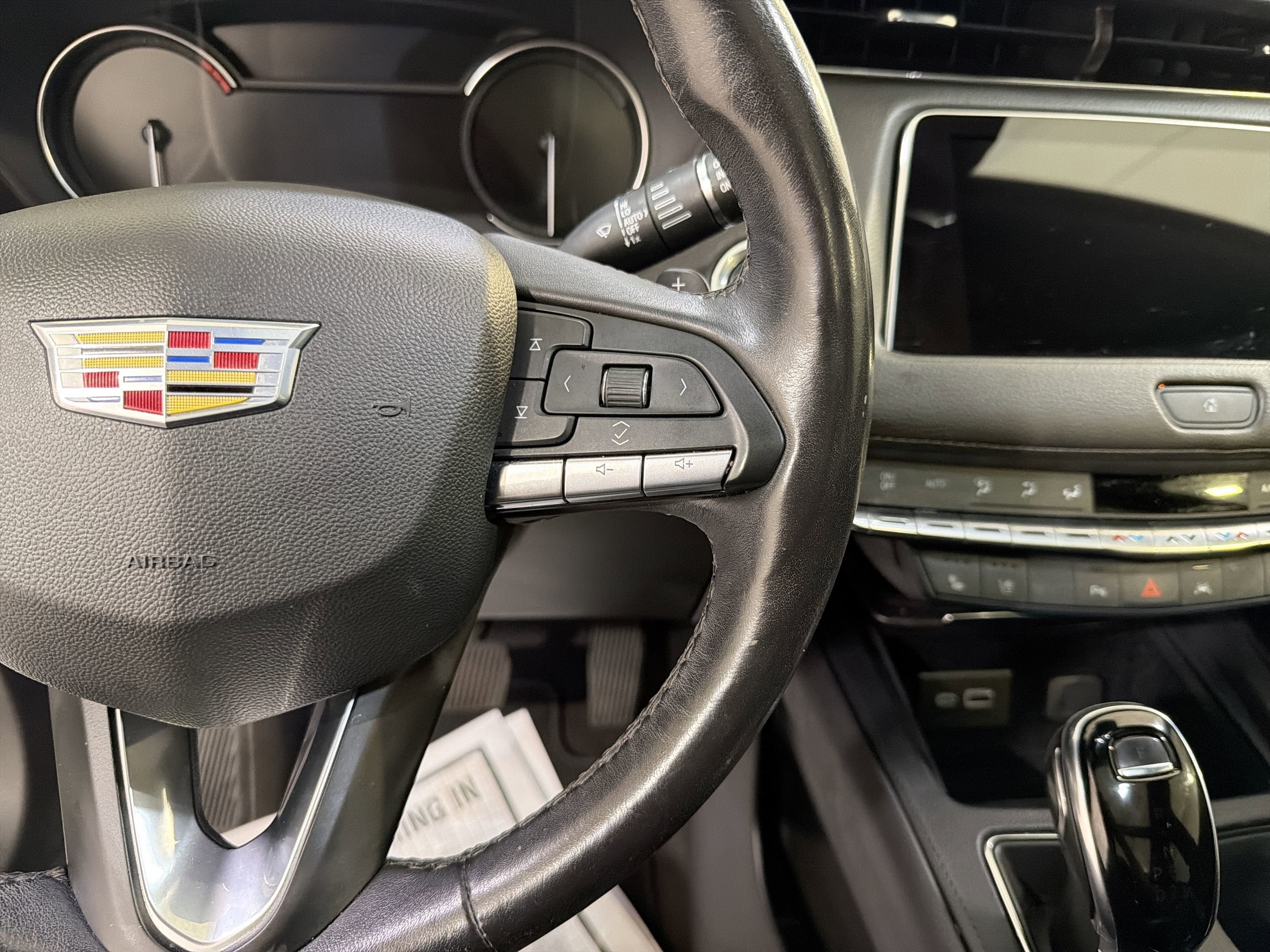 2023 Cadillac XT4 FWD Premium Luxury