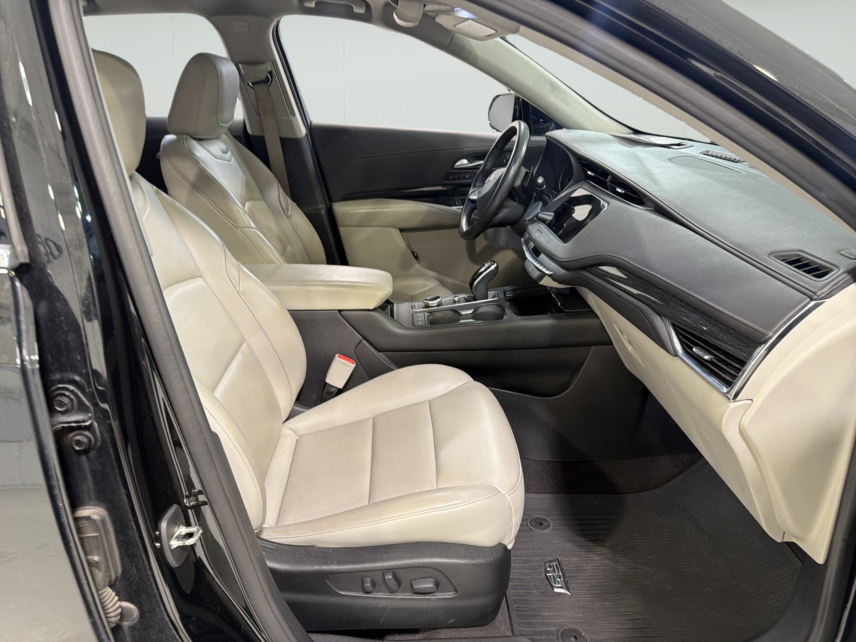 2020 Cadillac XT4 FWD Premium Luxury