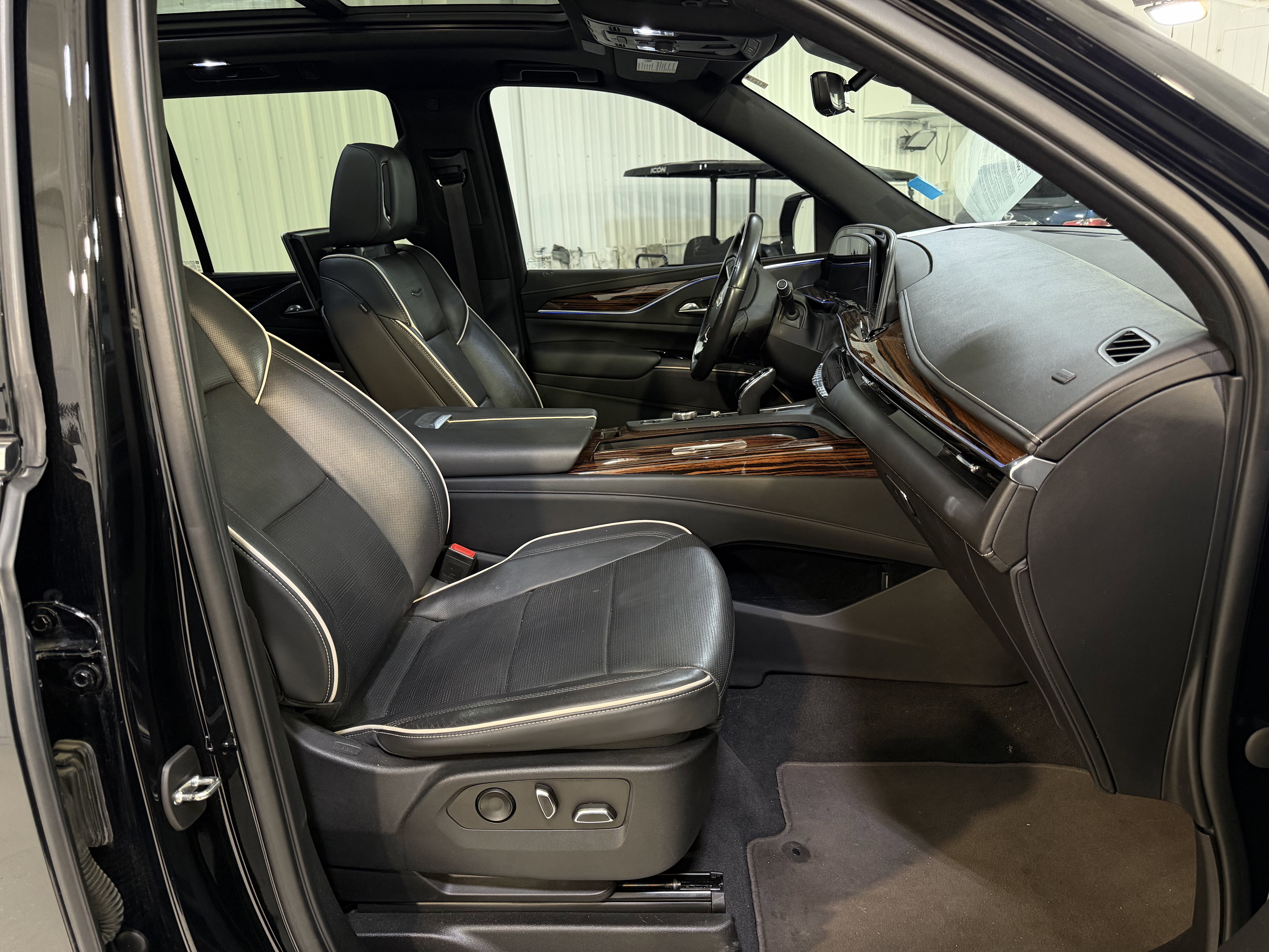 2022 Cadillac Escalade Premium Luxury