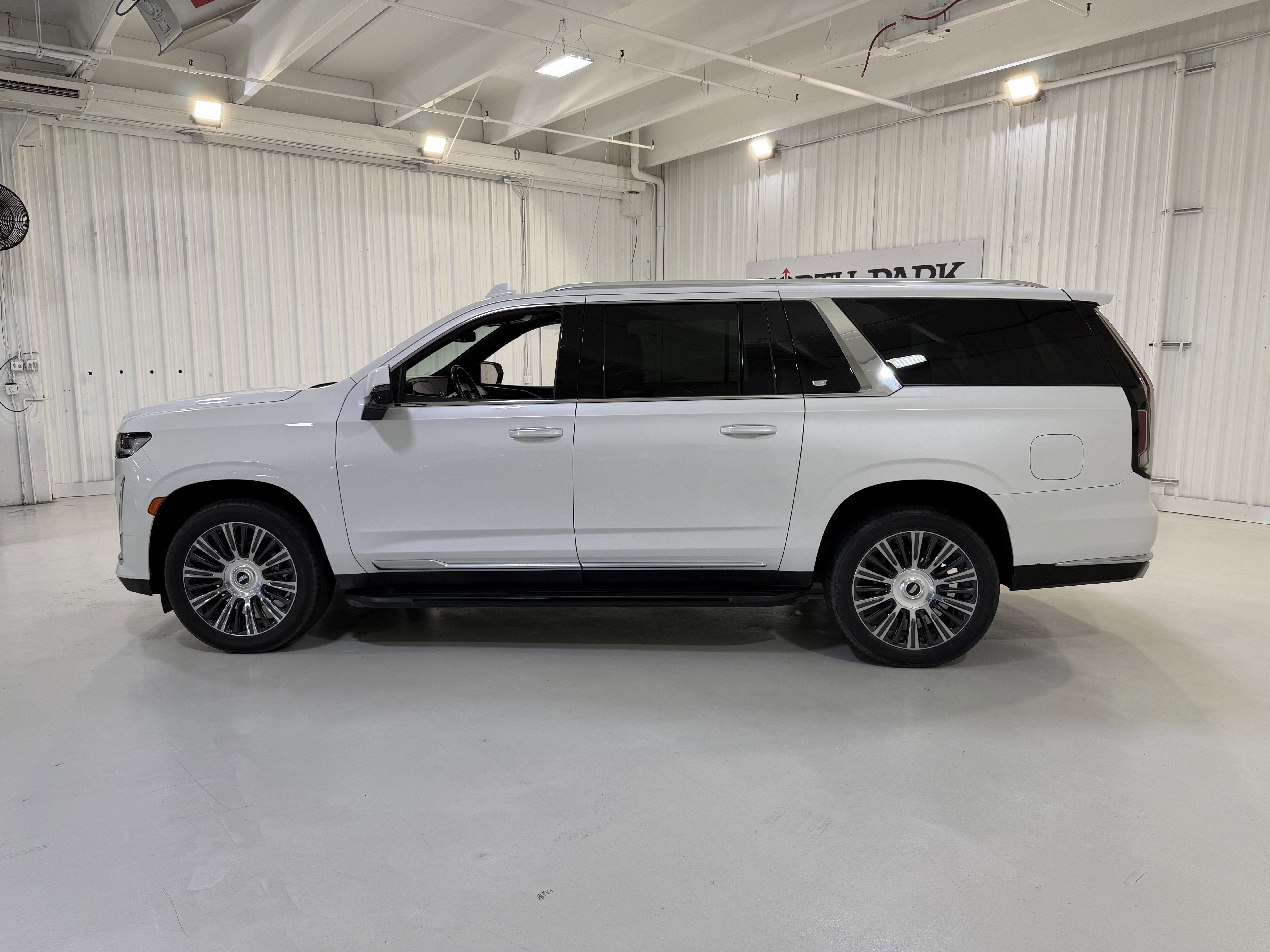 2022 Cadillac Escalade ESV Luxury