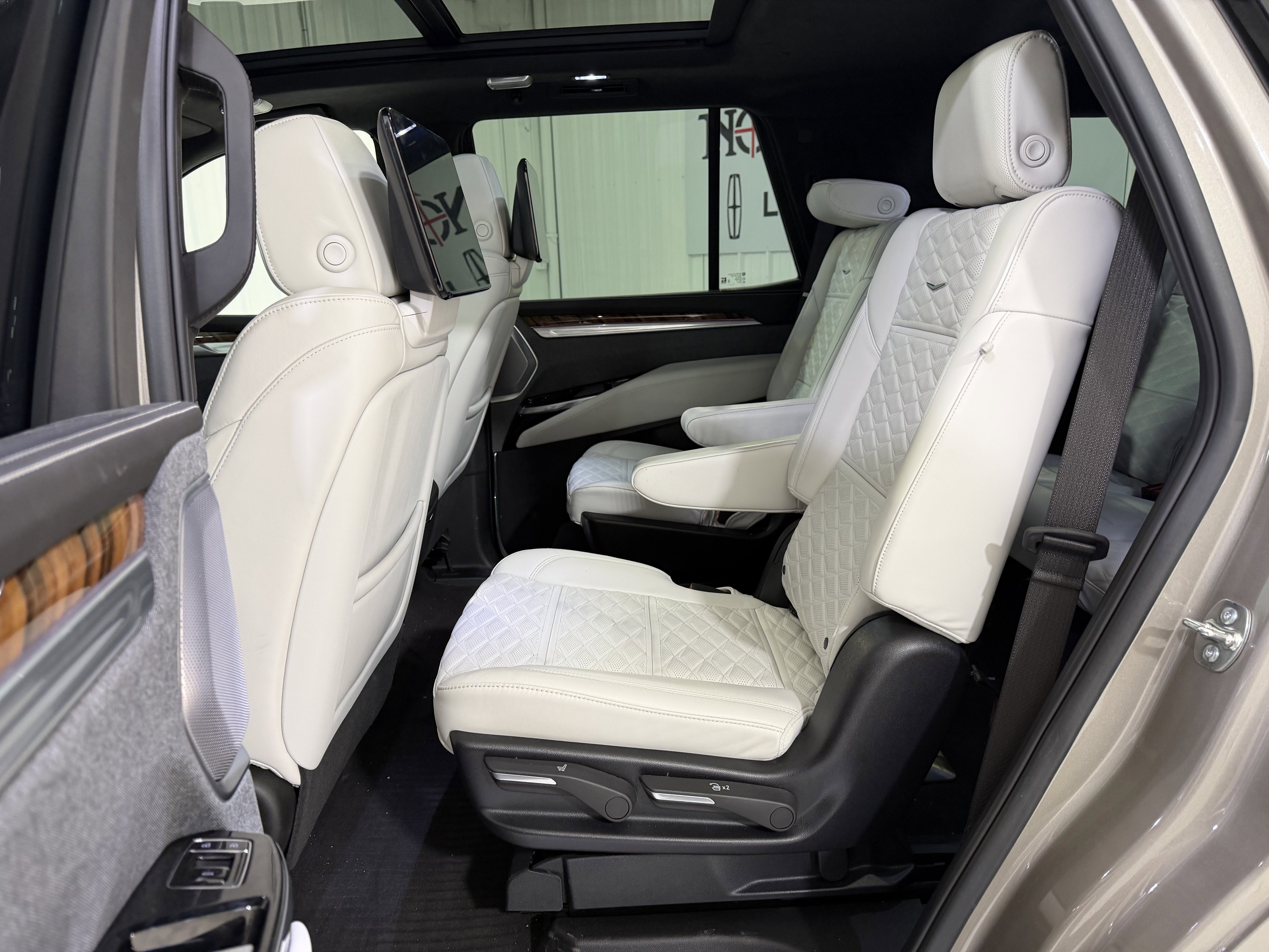 2025 Cadillac Escalade 4WD Premium Luxury Platinum