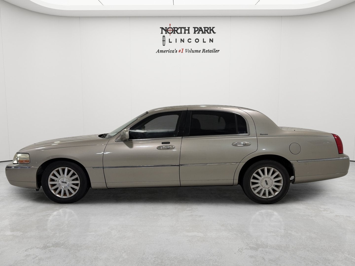 2004 Lincoln Town Car Signature