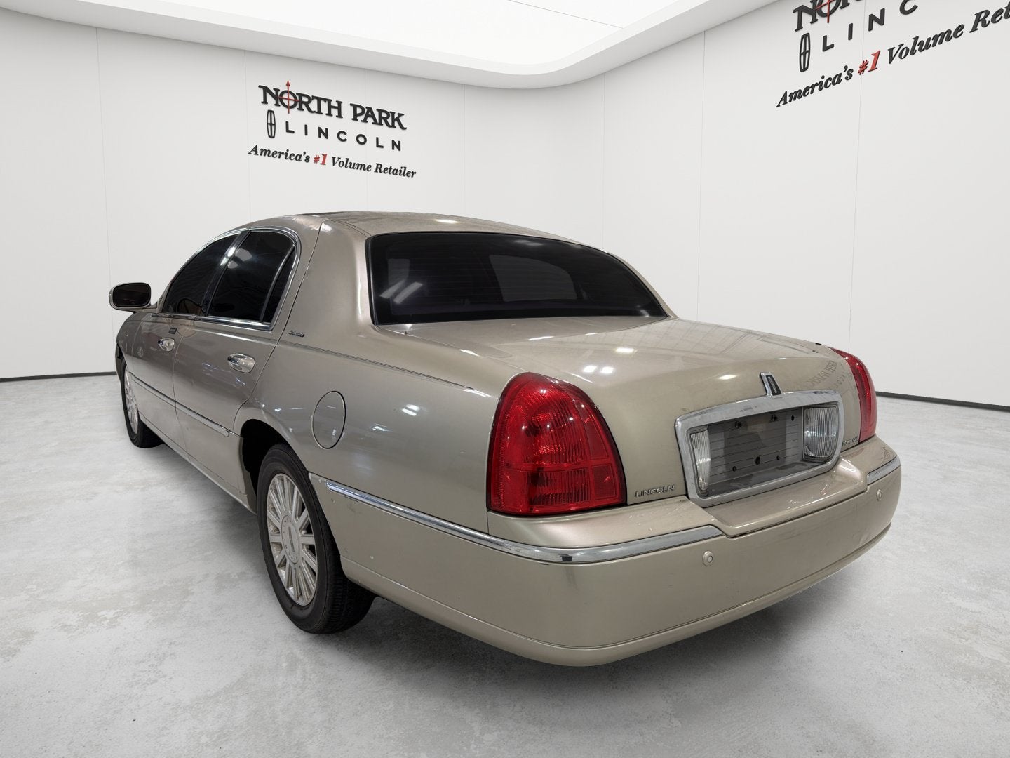 2004 Lincoln Town Car Signature