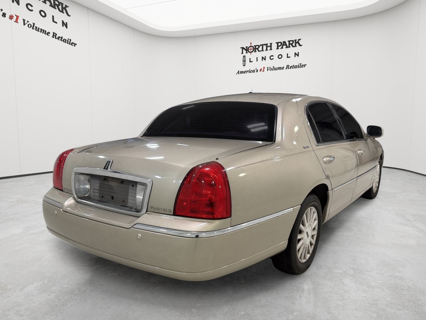 2004 Lincoln Town Car Signature