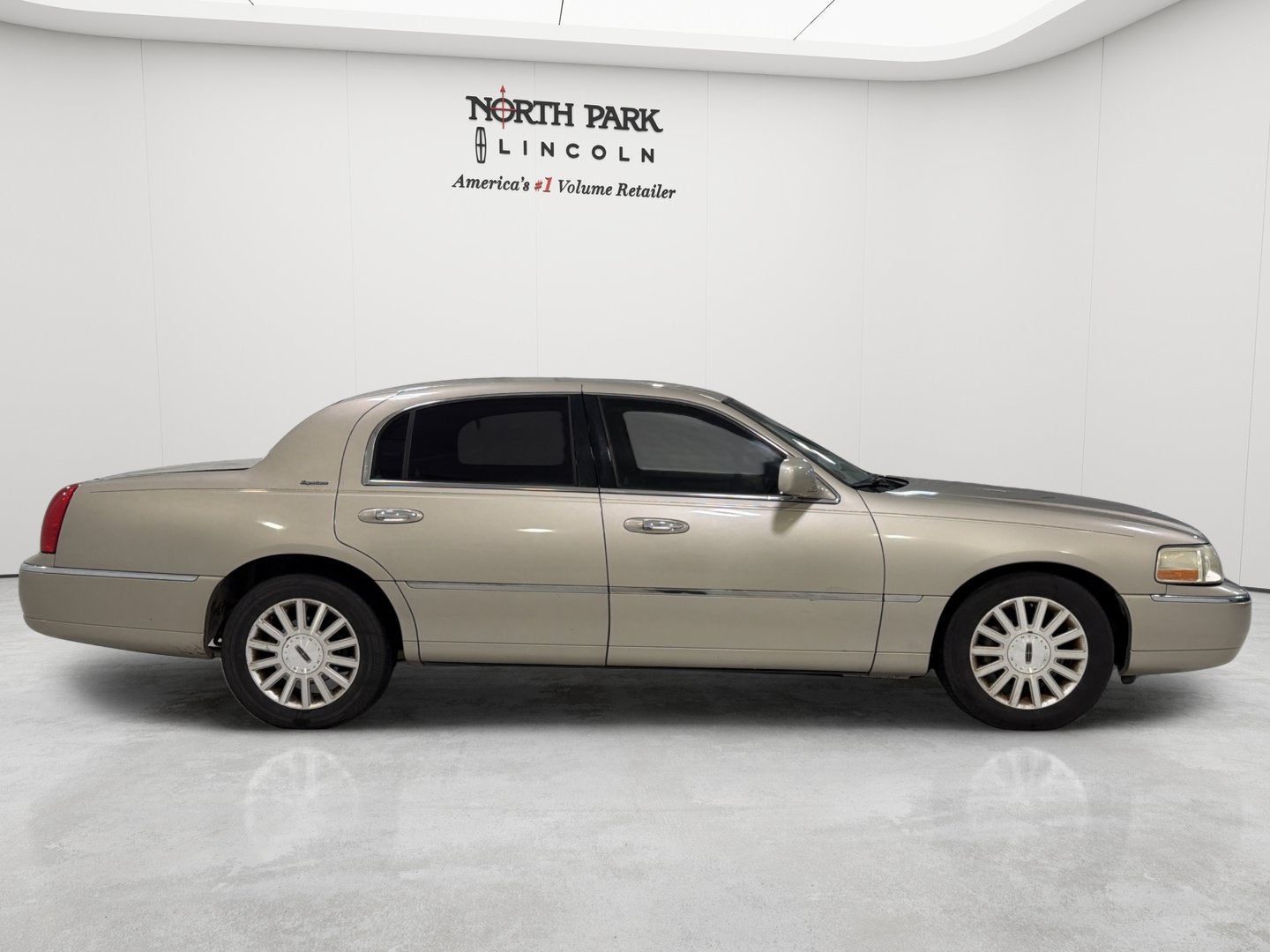 2004 Lincoln Town Car Signature