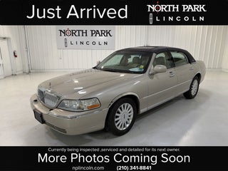 2005 Lincoln Town Car Signature Limited