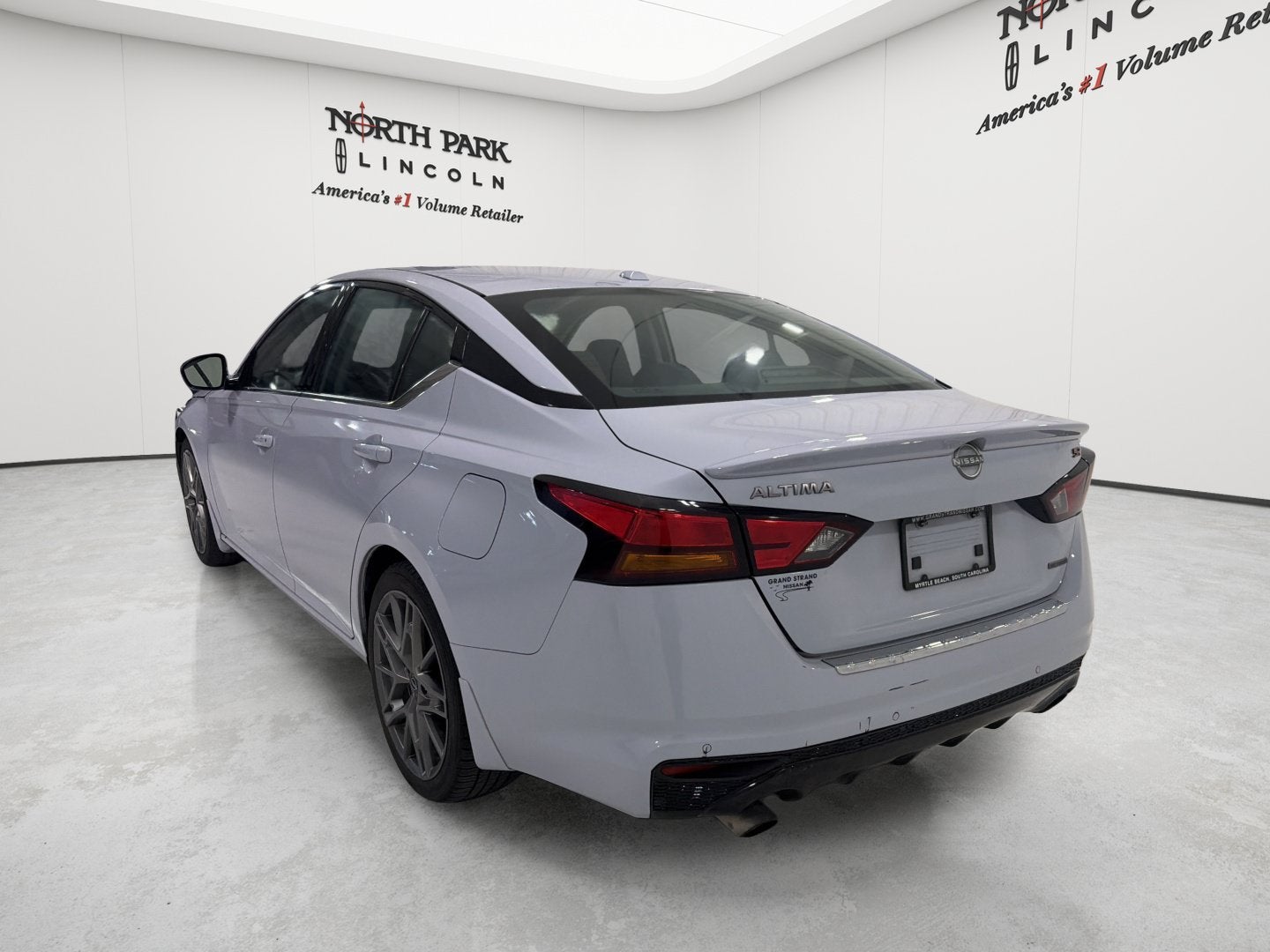 2023 Nissan Altima 2.0 SR