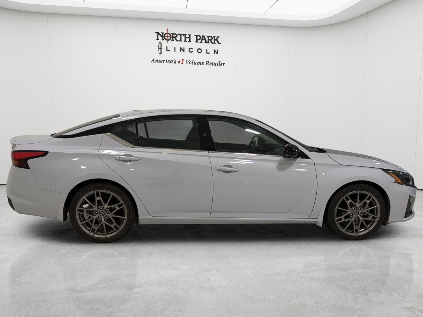 2023 Nissan Altima 2.0 SR