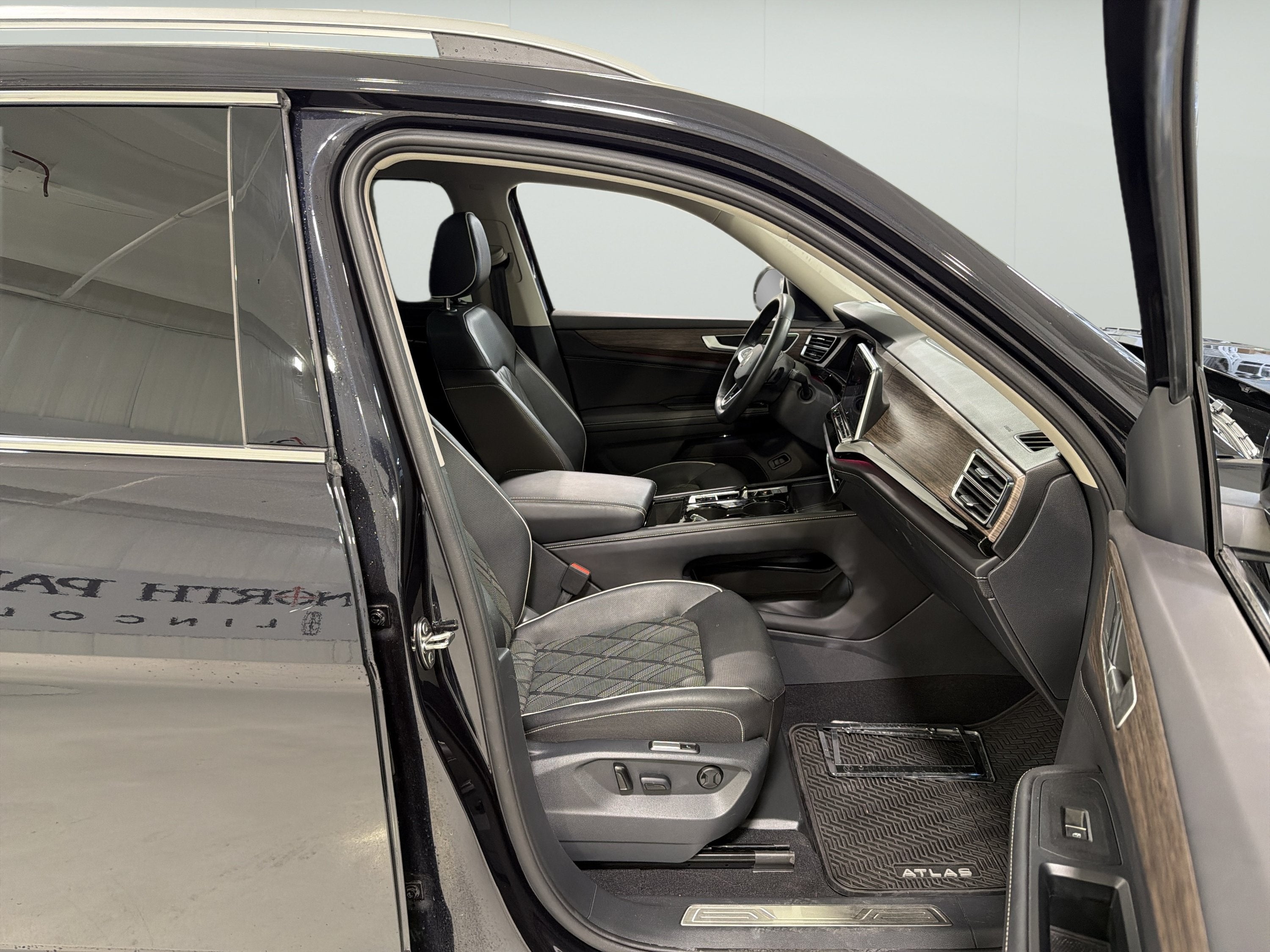 2025 Volkswagen Atlas 2.0T SEL Premium R-Line