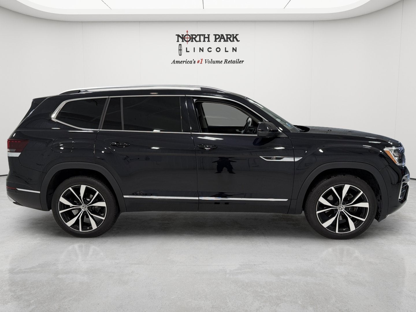 2025 Volkswagen Atlas 2.0T SEL Premium R-Line
