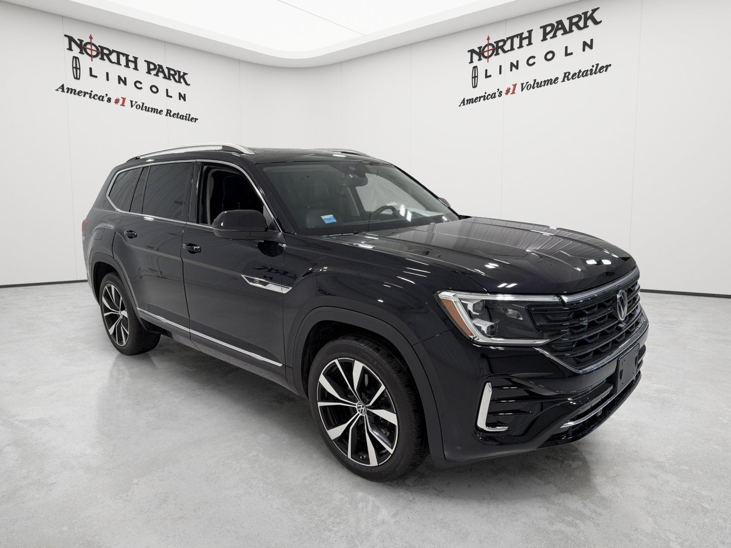 2025 Volkswagen Atlas 2.0T SEL Premium R-Line