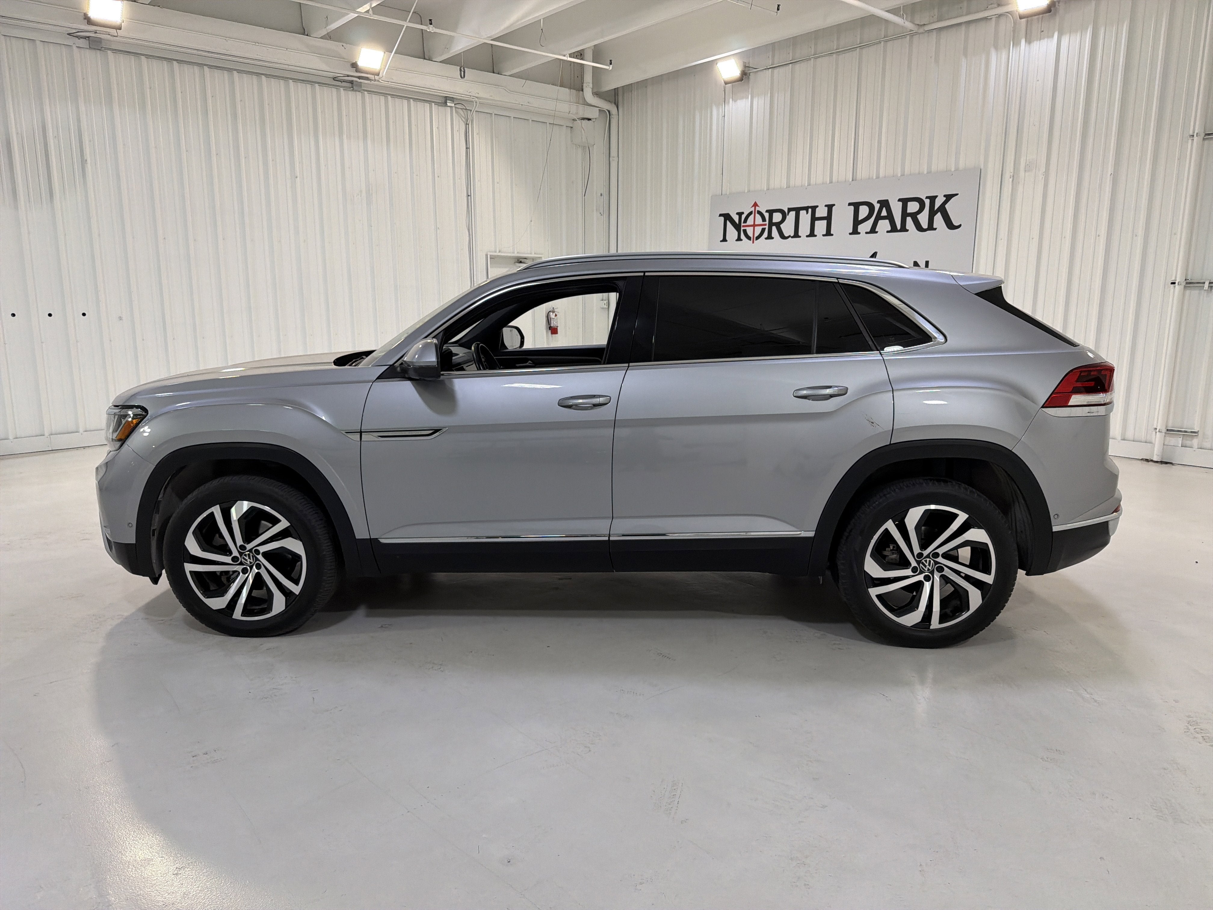2020 Volkswagen Atlas Cross Sport 3.6L V6 SEL Premium
