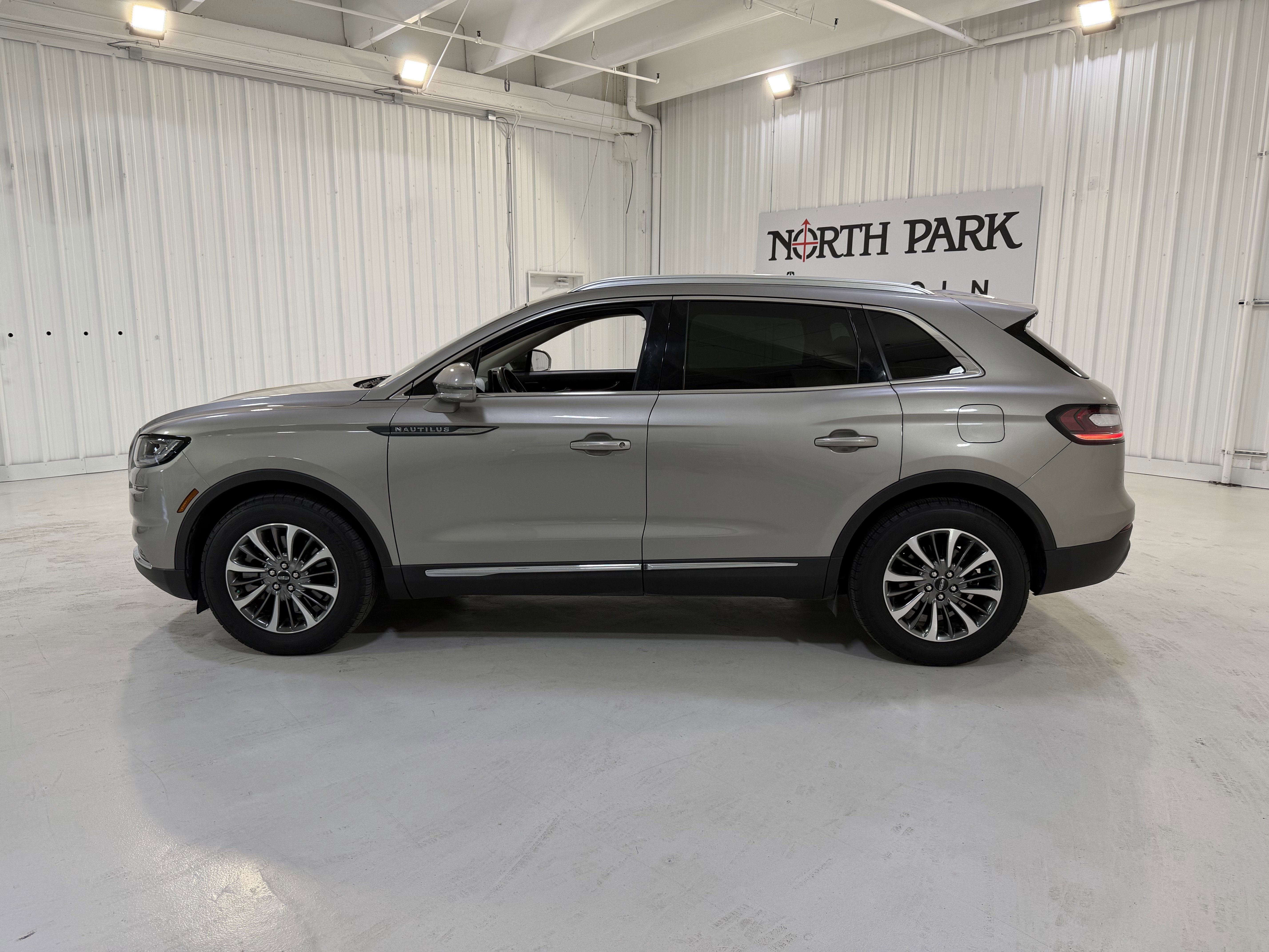 2023 Lincoln Nautilus Standard