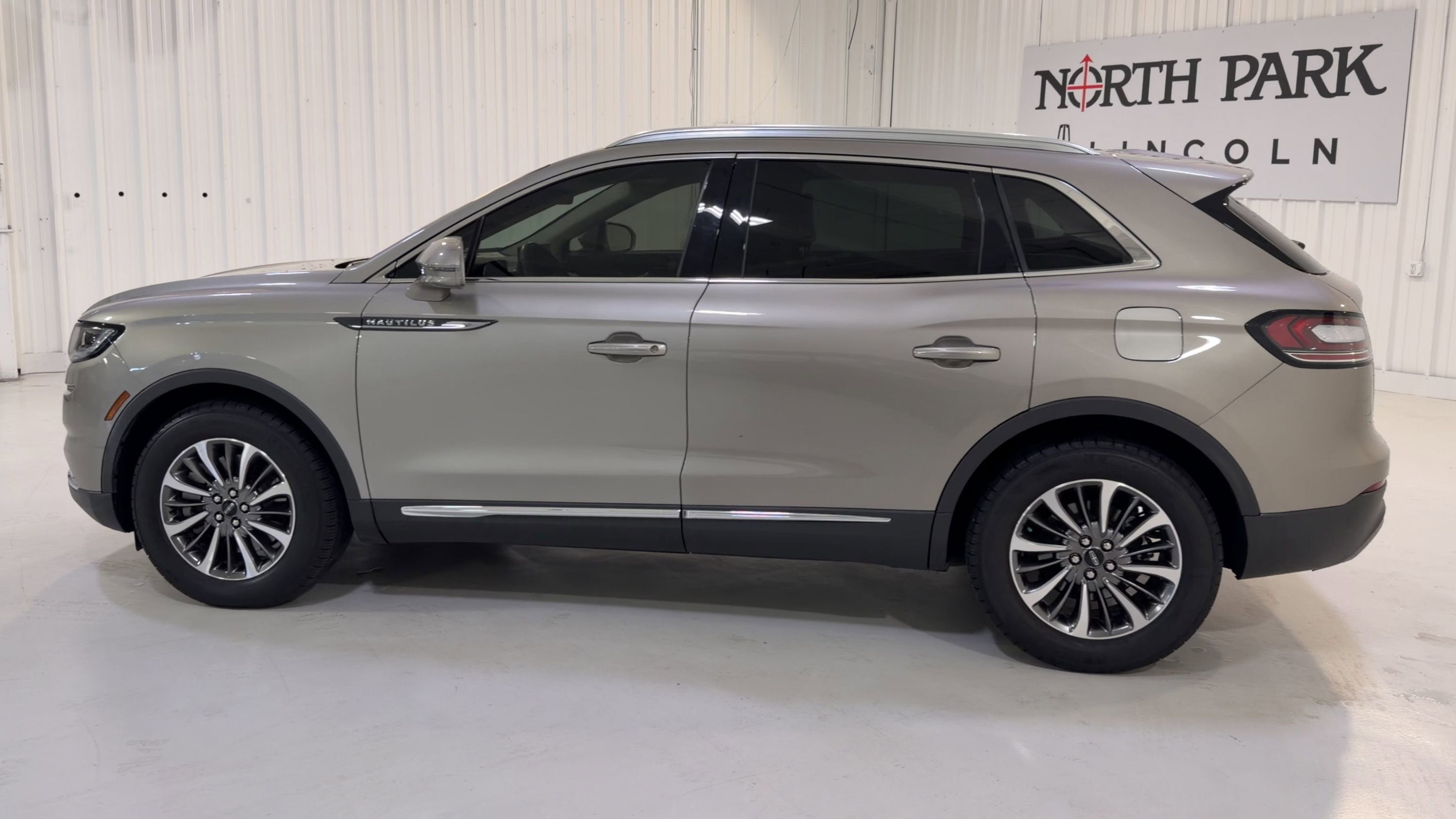 2023 Lincoln Nautilus Standard