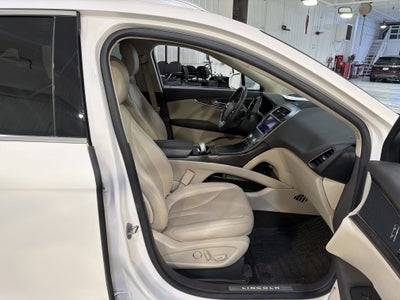 2019 Lincoln Nautilus Select