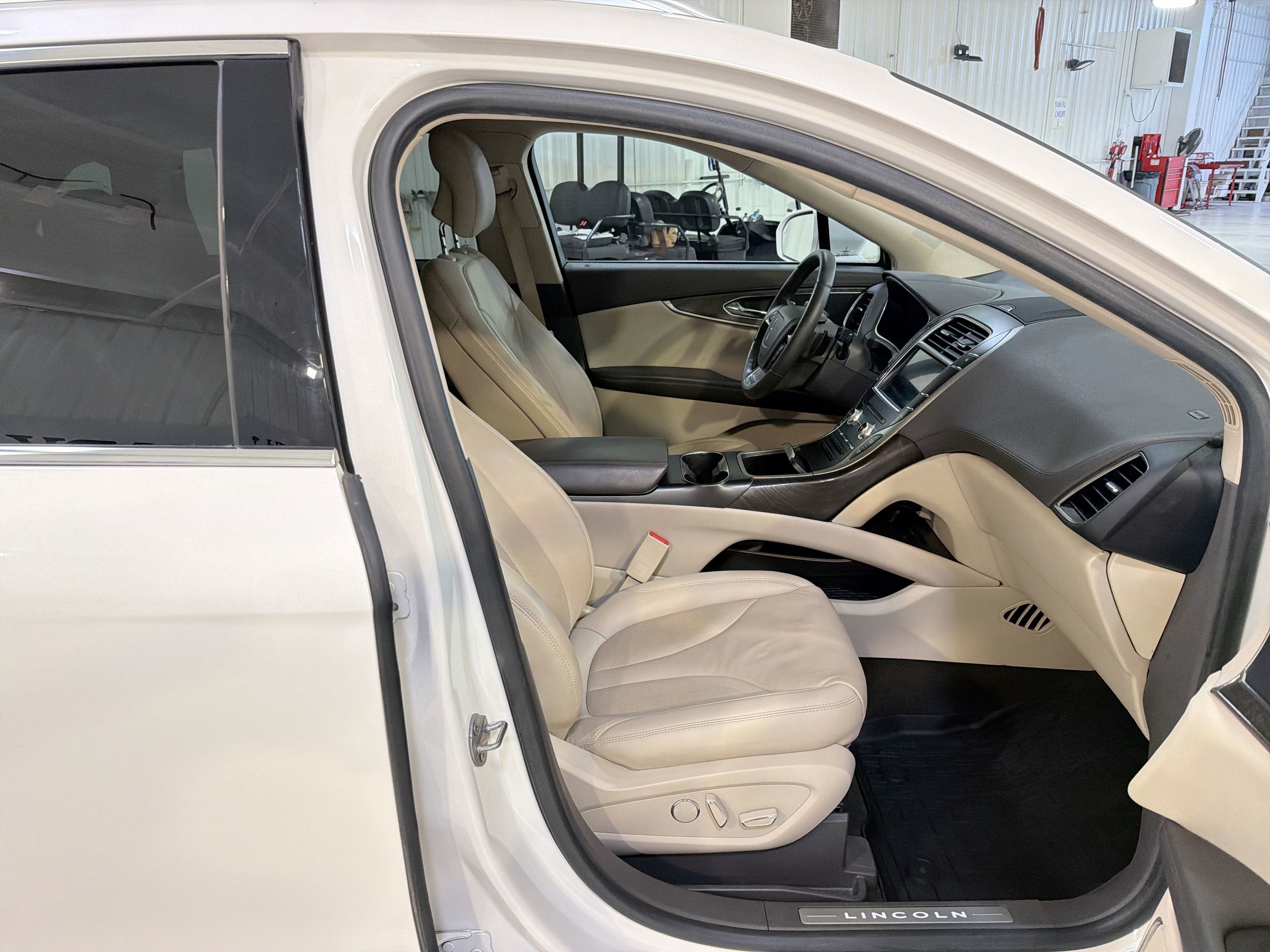 2019 Lincoln Nautilus Select