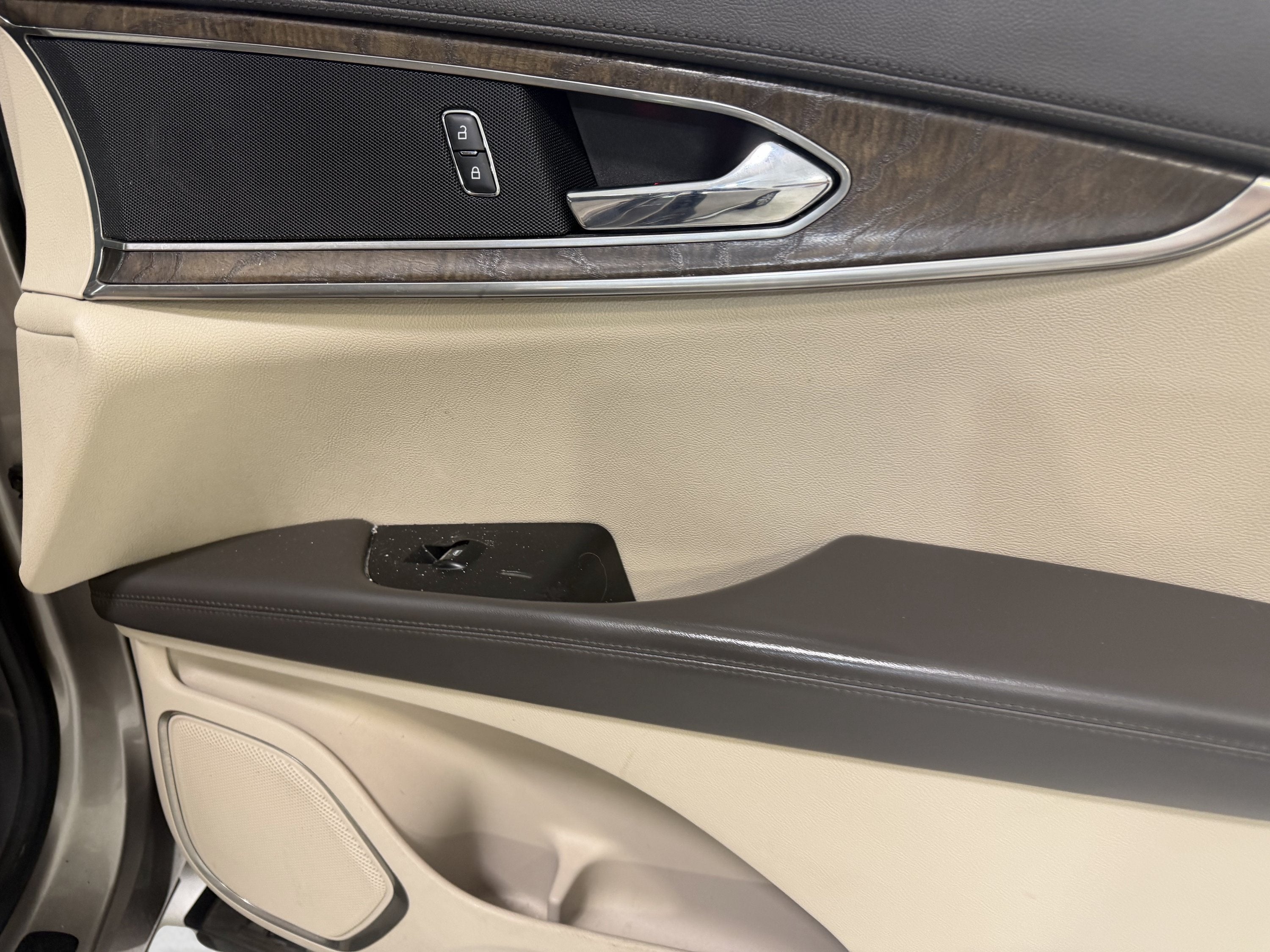 2019 Lincoln Nautilus Select