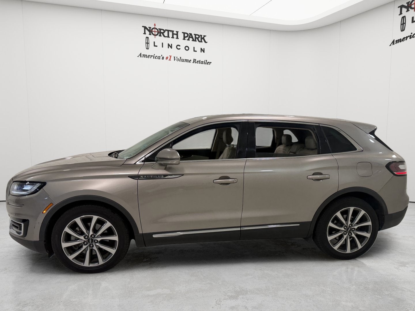 2019 Lincoln Nautilus Select