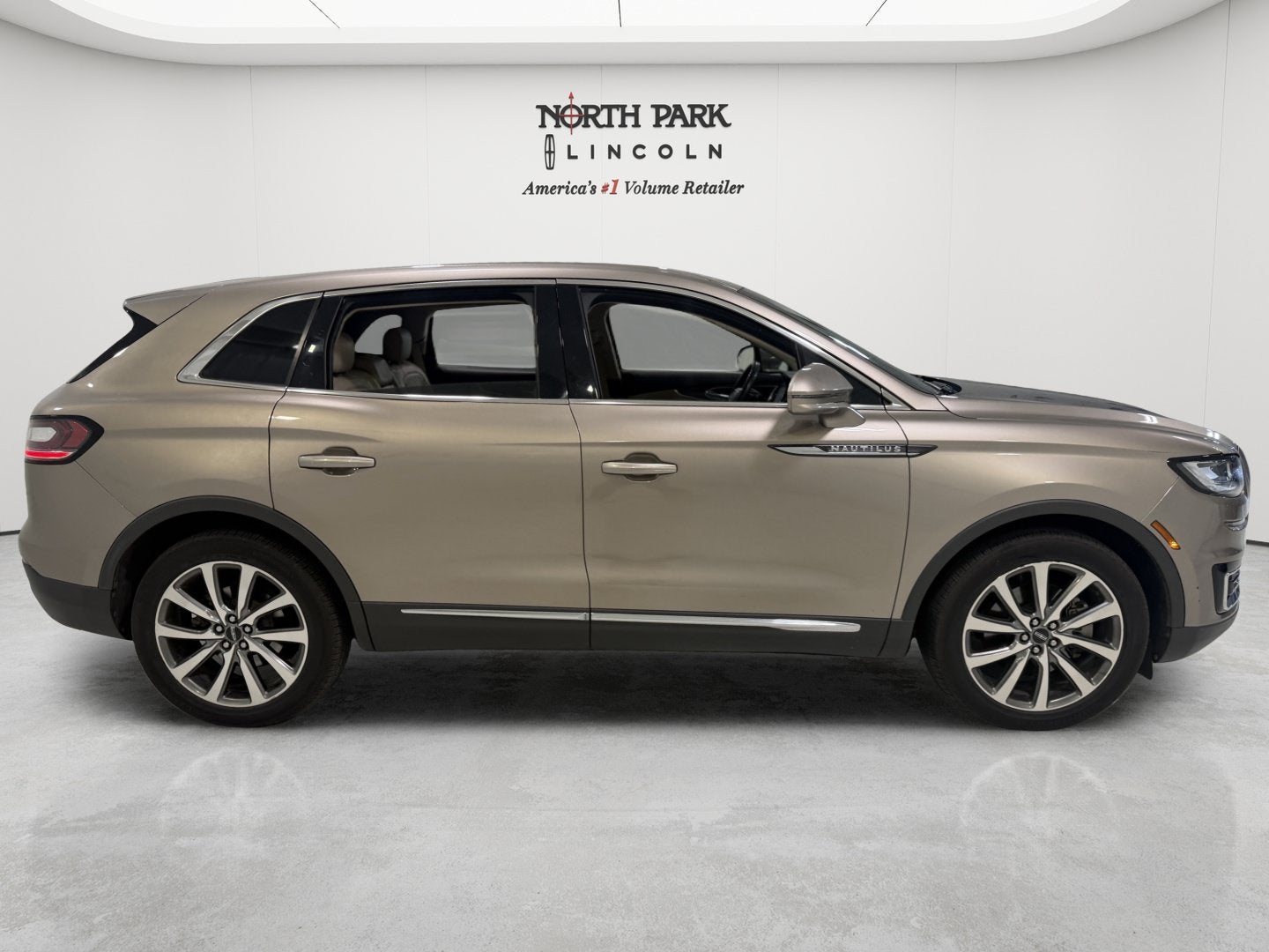 2019 Lincoln Nautilus Select